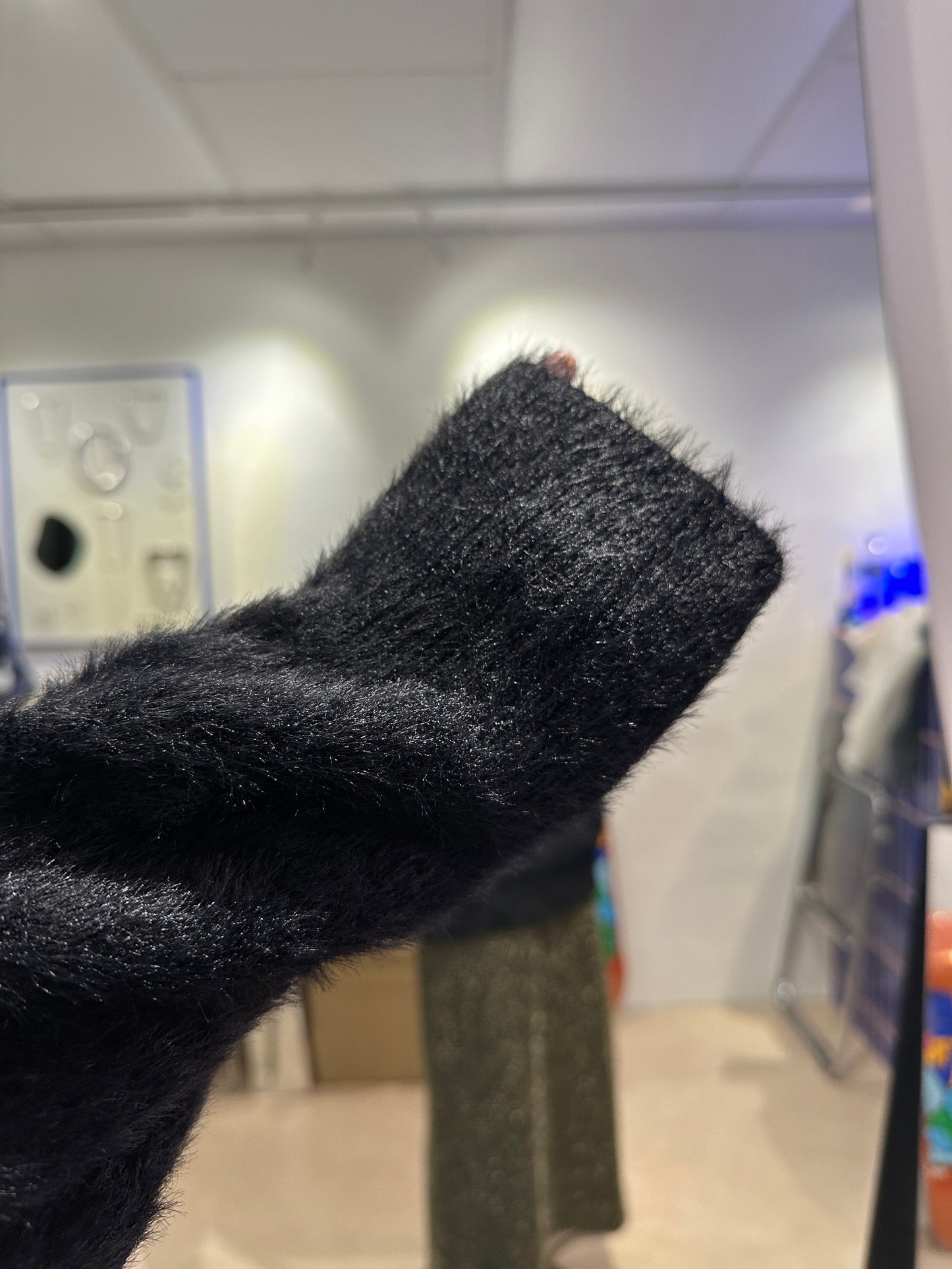 BLACK MOMO KNIT
