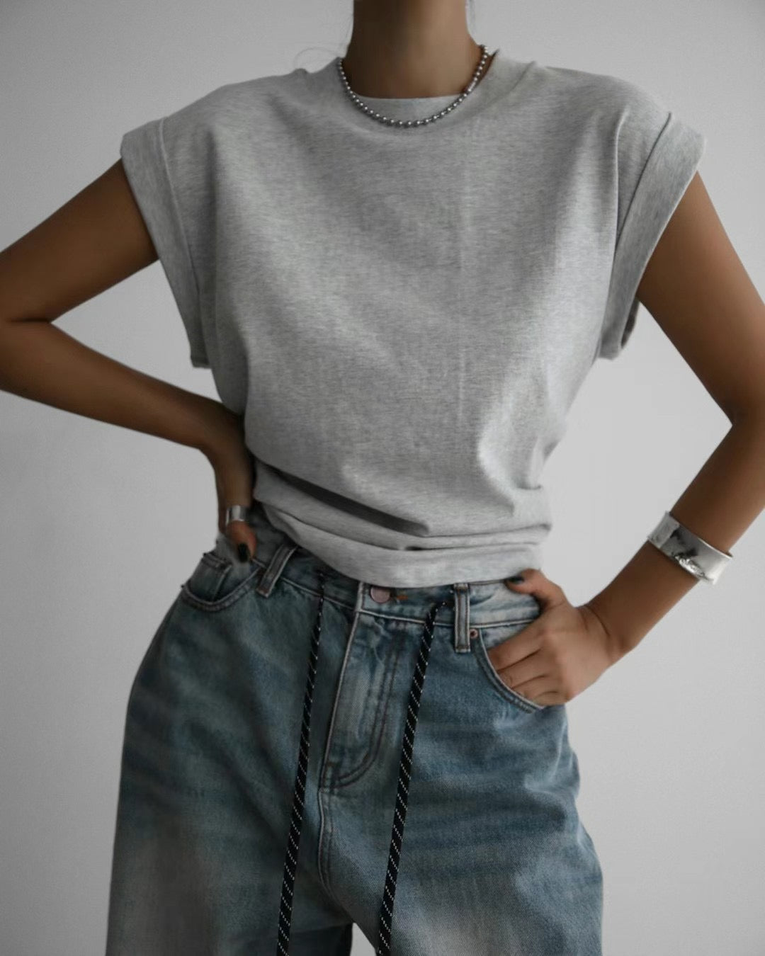 ROLL SLEEVES VEST