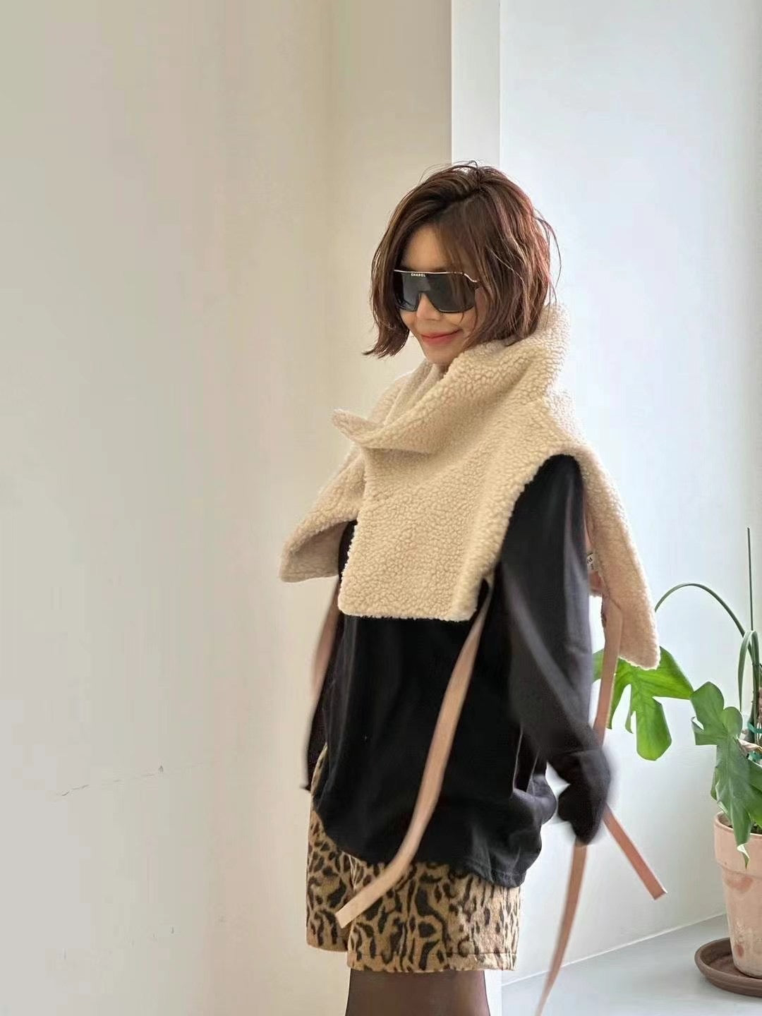 FLUFFY COLLARED SHAWL