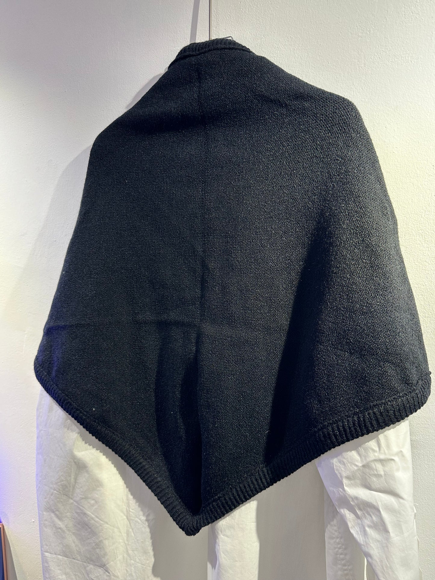 *0* TRIANGULAR KNIT SHAWL