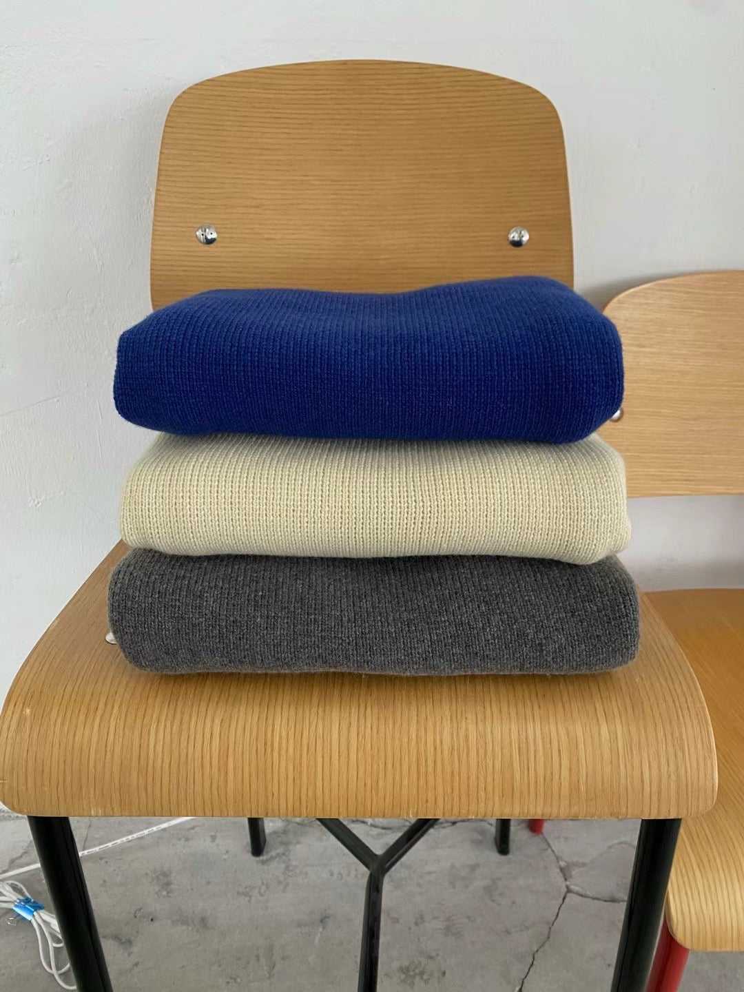 FINE WOOL KNIT