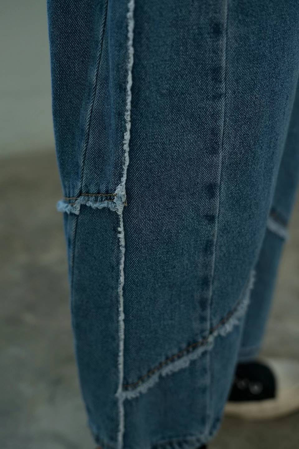 RAW LINE DETAILED CROP JEANS