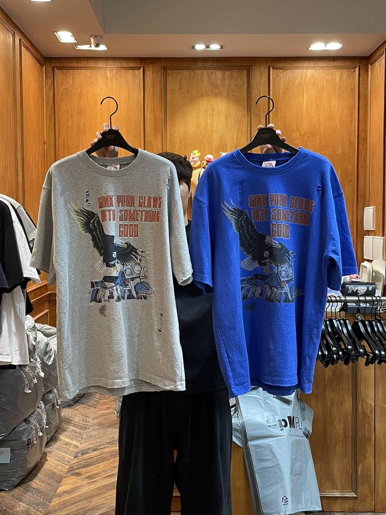SINK YOUR CLAWS EAGLE TEE