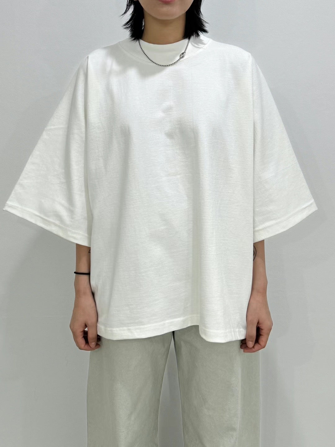 CLASSY WIDE COLLARED CREW NECK TEE