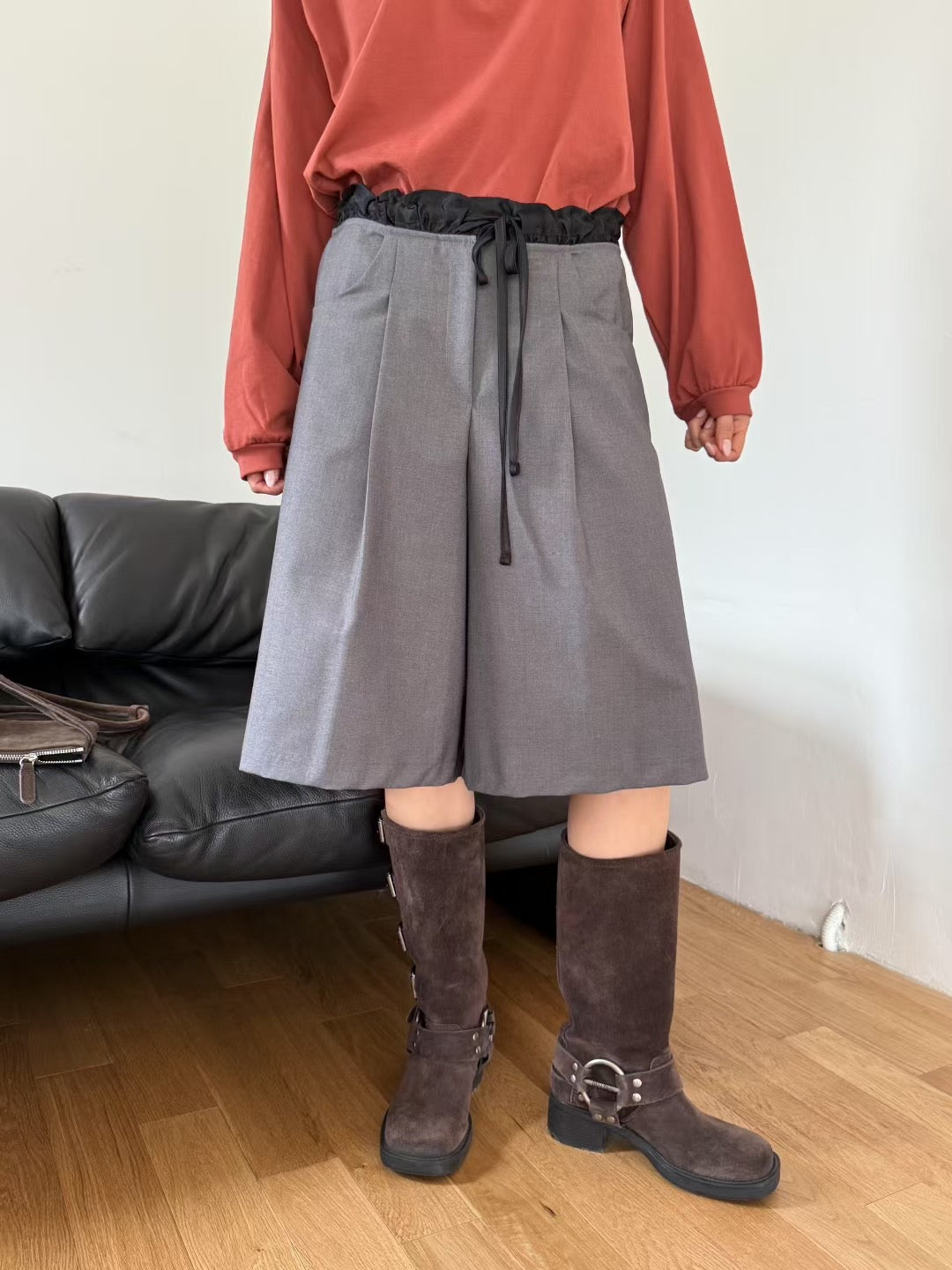 REFINED KNEE LENGHT SHORTS