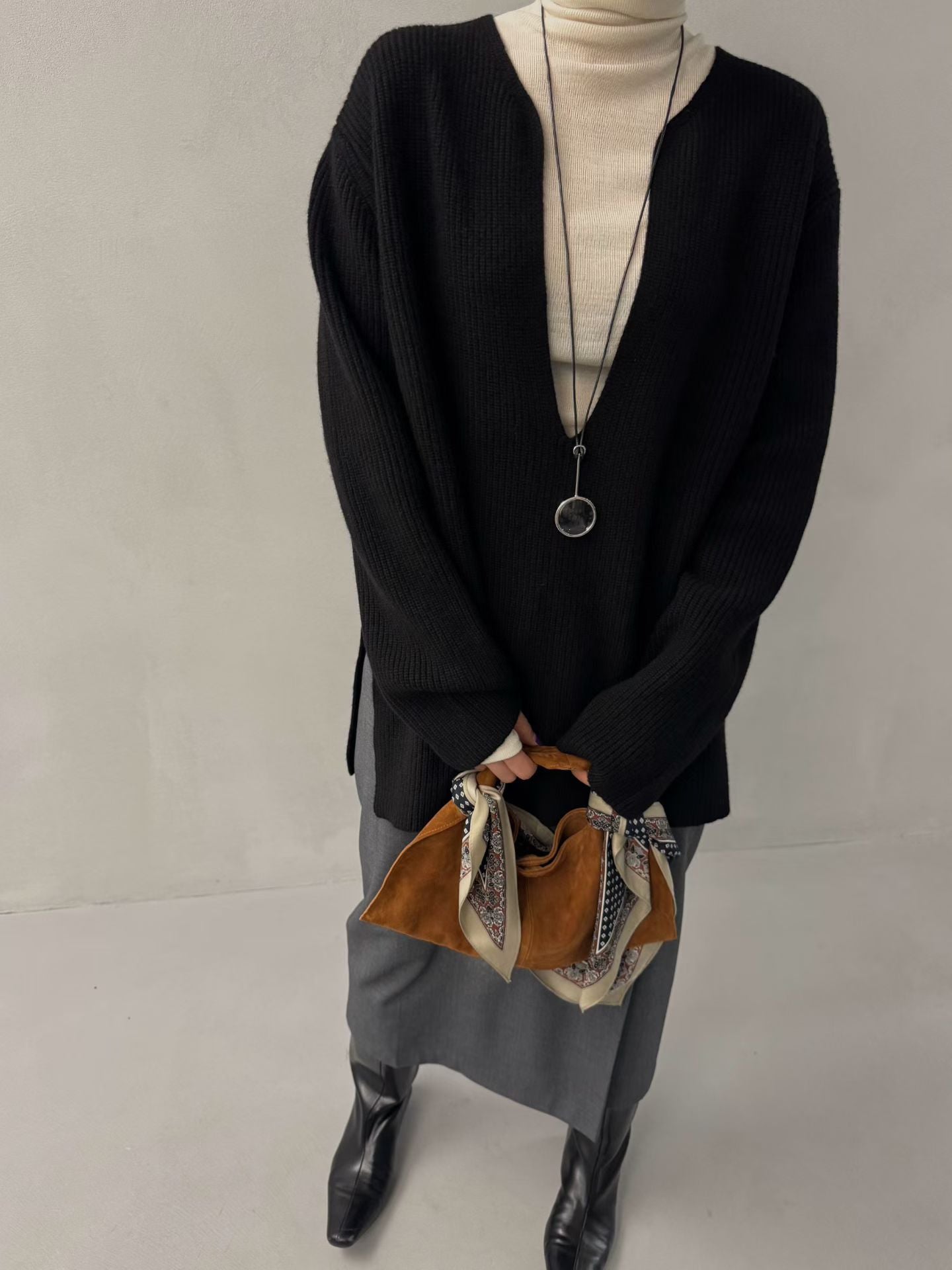 RELAXED DEEP V KNIT PULLOVER