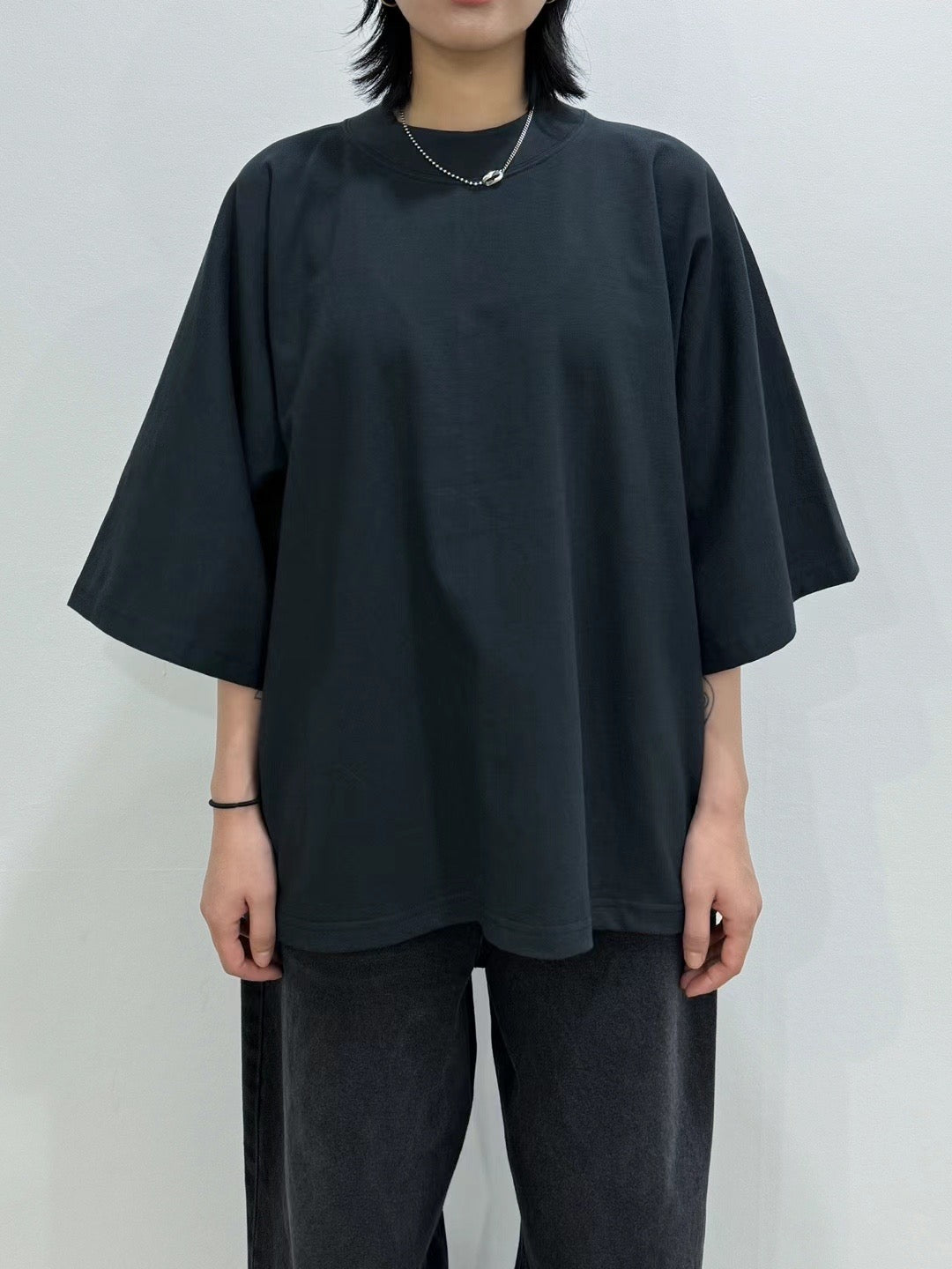 CLASSY WIDE COLLARED CREW NECK TEE