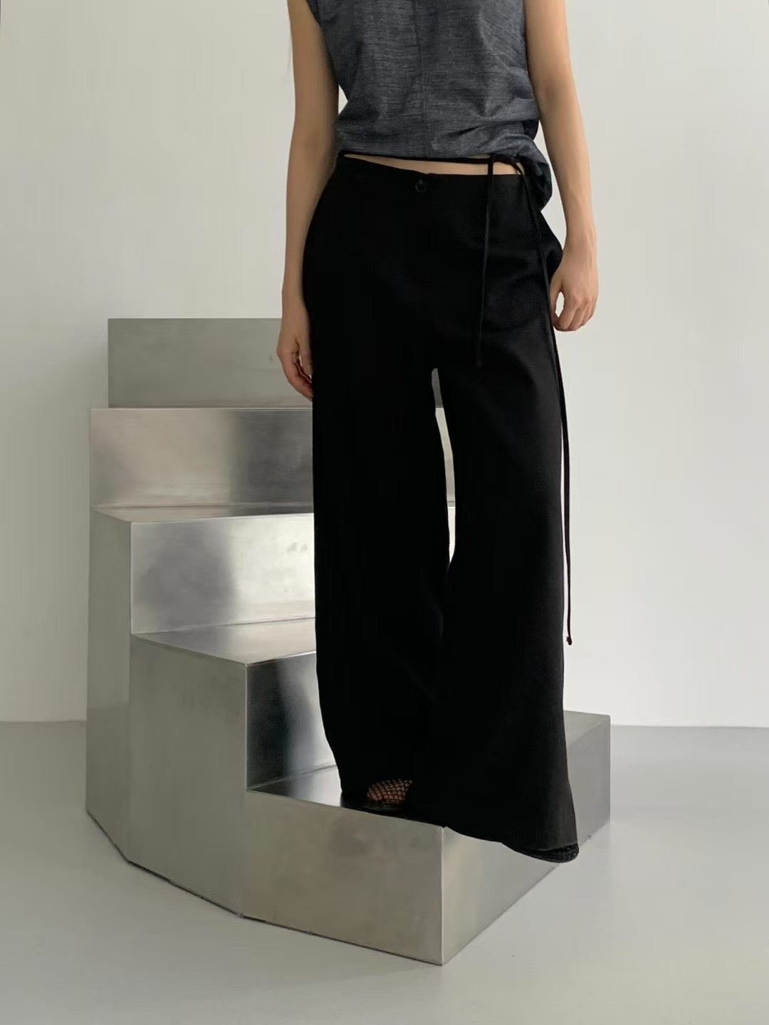 WRAPPING STRAP TWILL PANTS