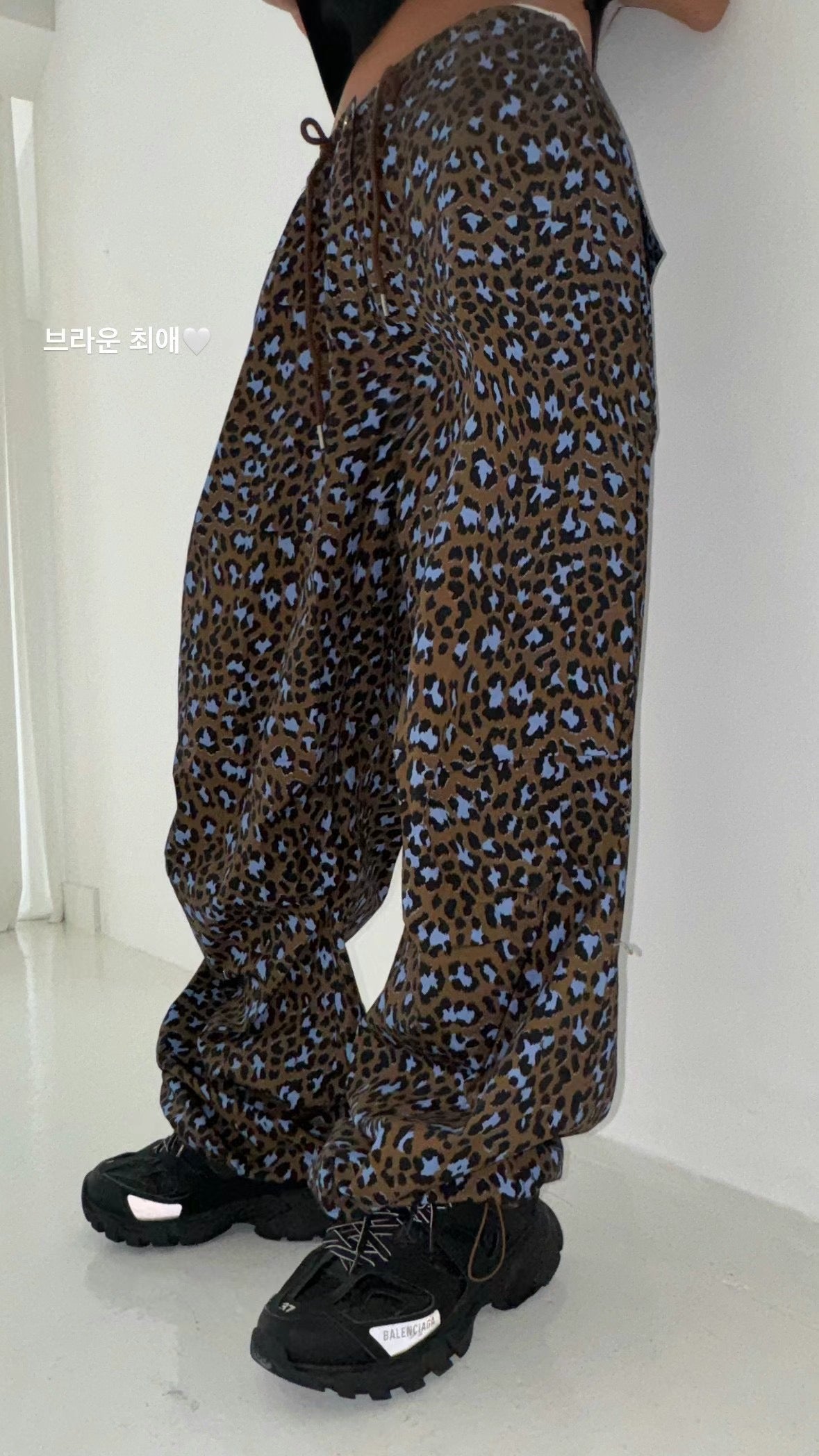 DRAWSTRINGS BUTTON UP LEOPARD PANTS