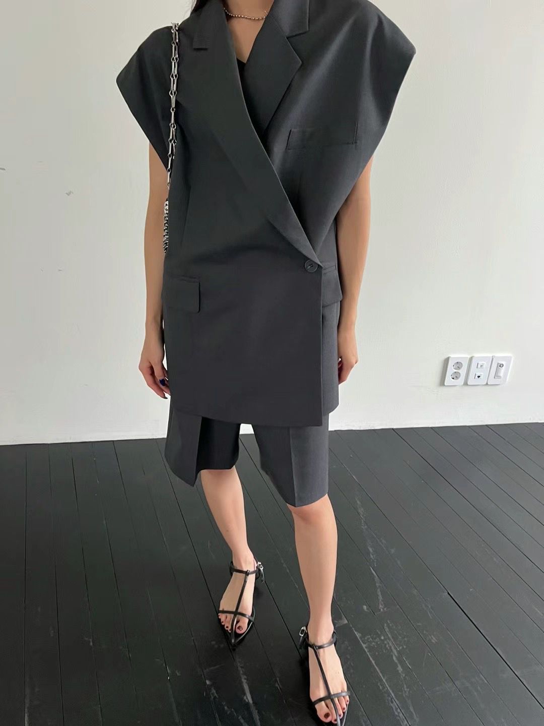 CROSS CLASP BLAZER VEST