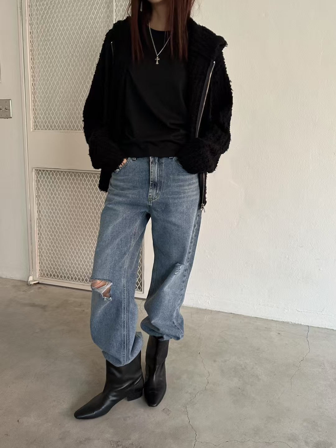 RIPPED JEANS SS25