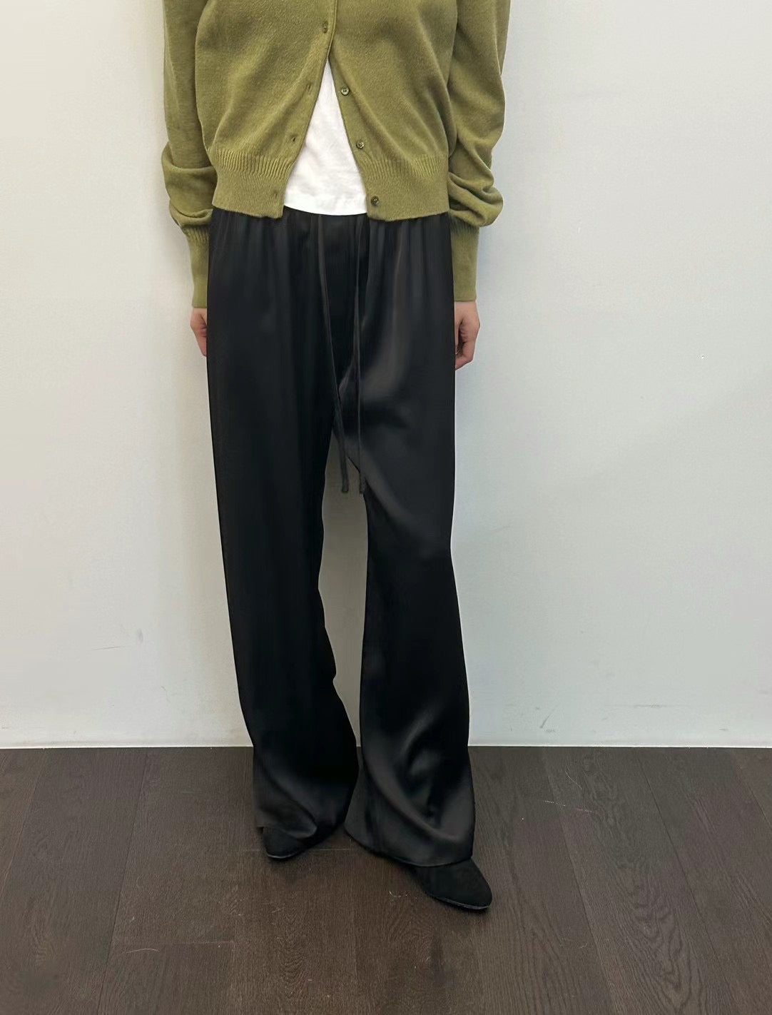 GLOWY SATIN PANTS