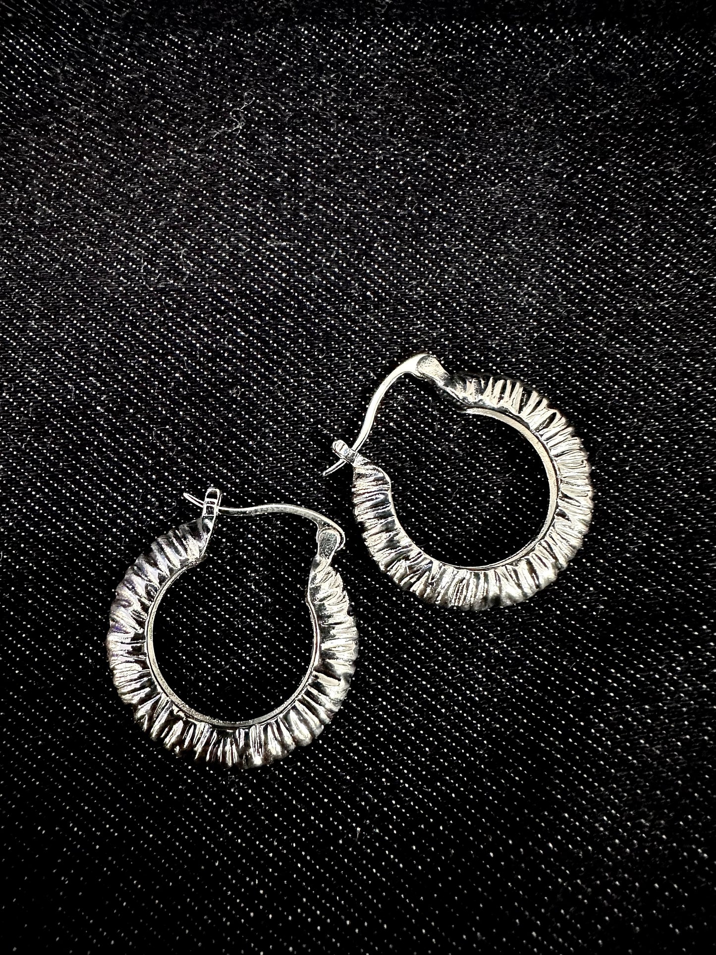 925 CHERVON LOOP EARRINGS