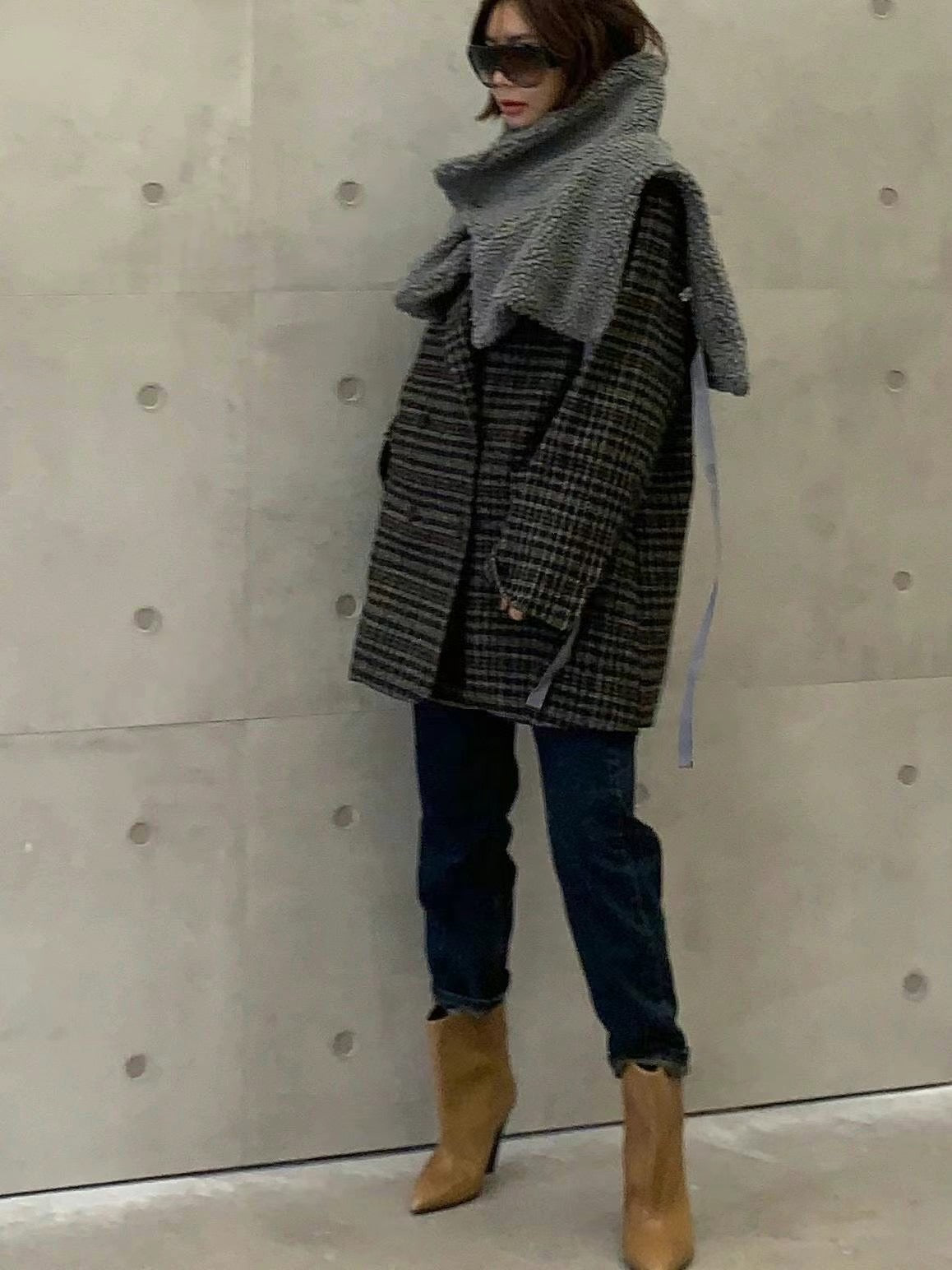 FLUFFY COLLARED SHAWL
