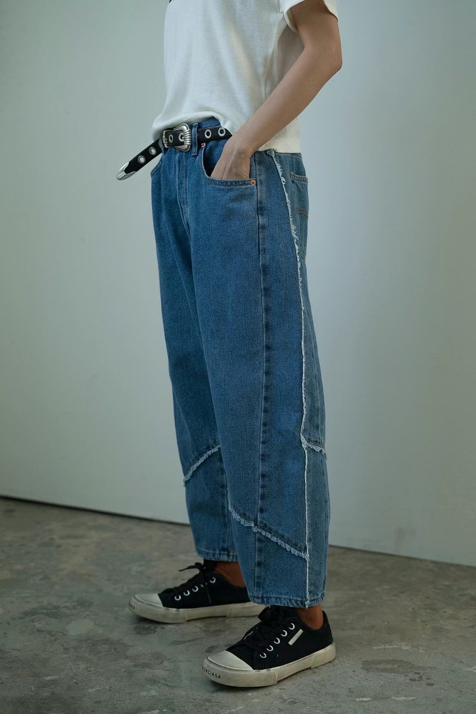 RAW LINE DETAILED CROP JEANS