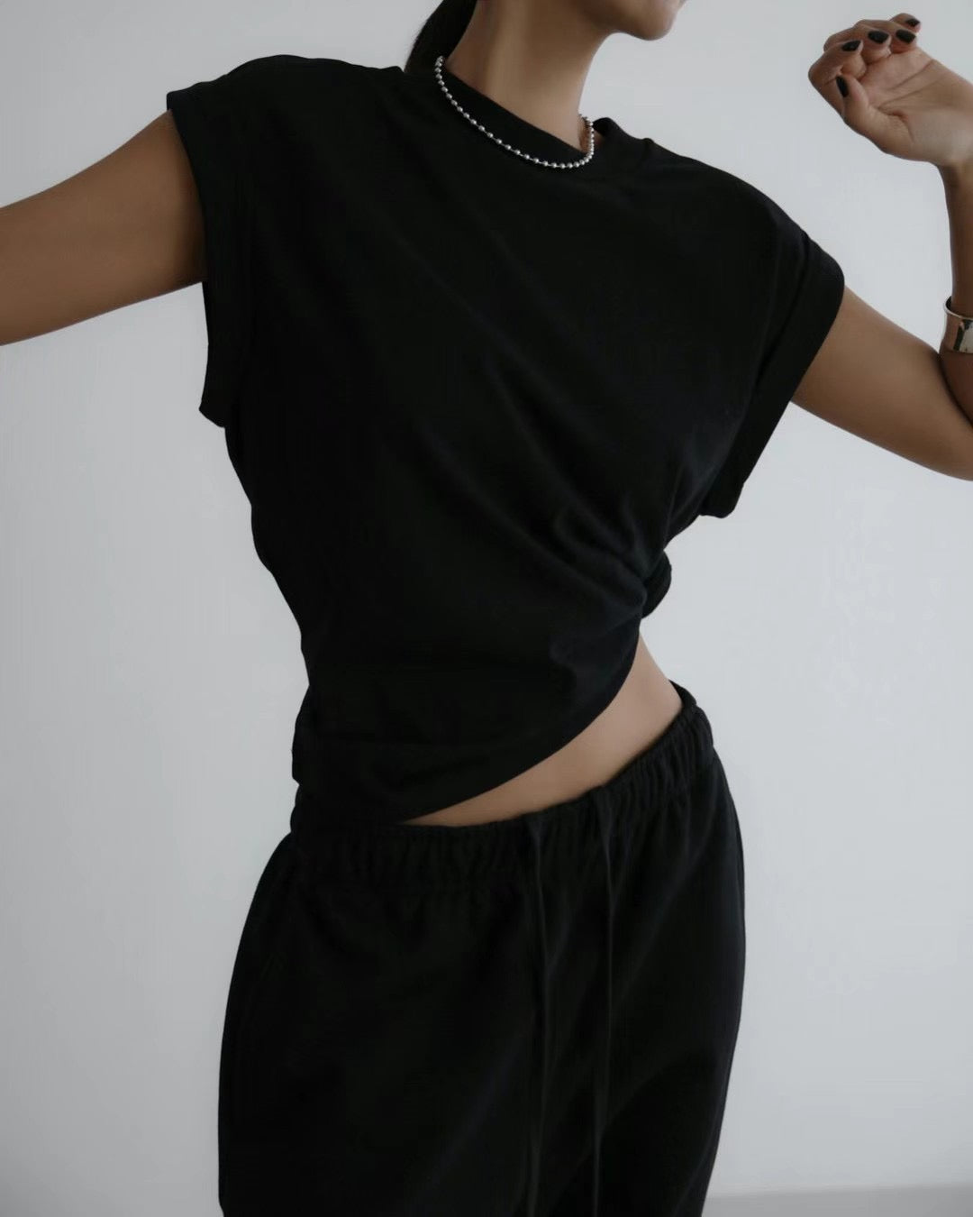 ROLL SLEEVES VEST