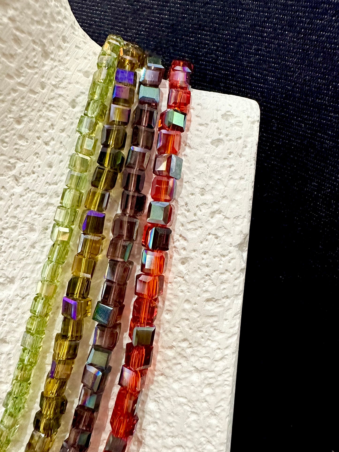 JAPAN CUBIC GLAZE BEADS NECKLACE (LARGE)