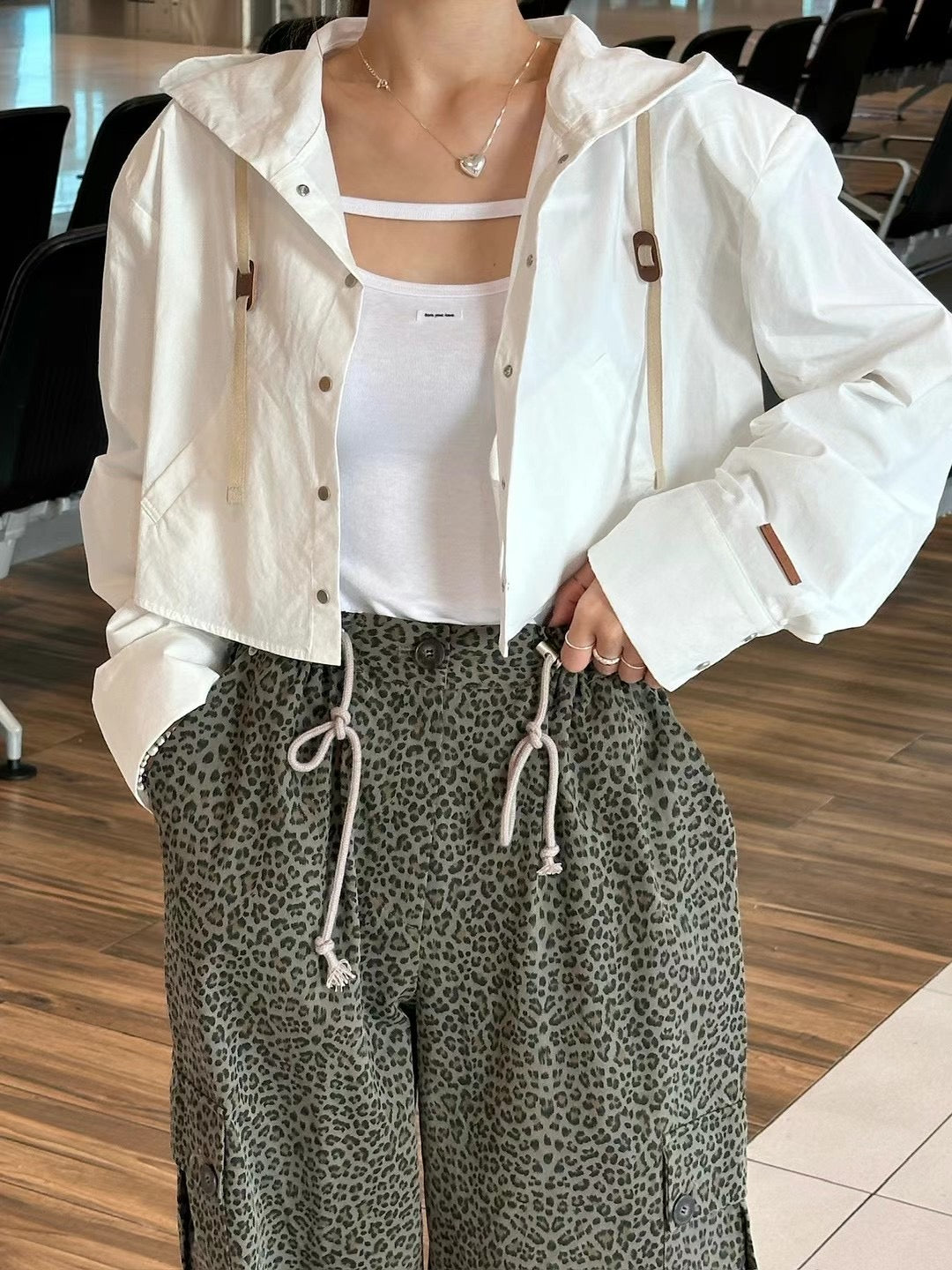 DRAWSTRING LEOPARD CHINO PANTS