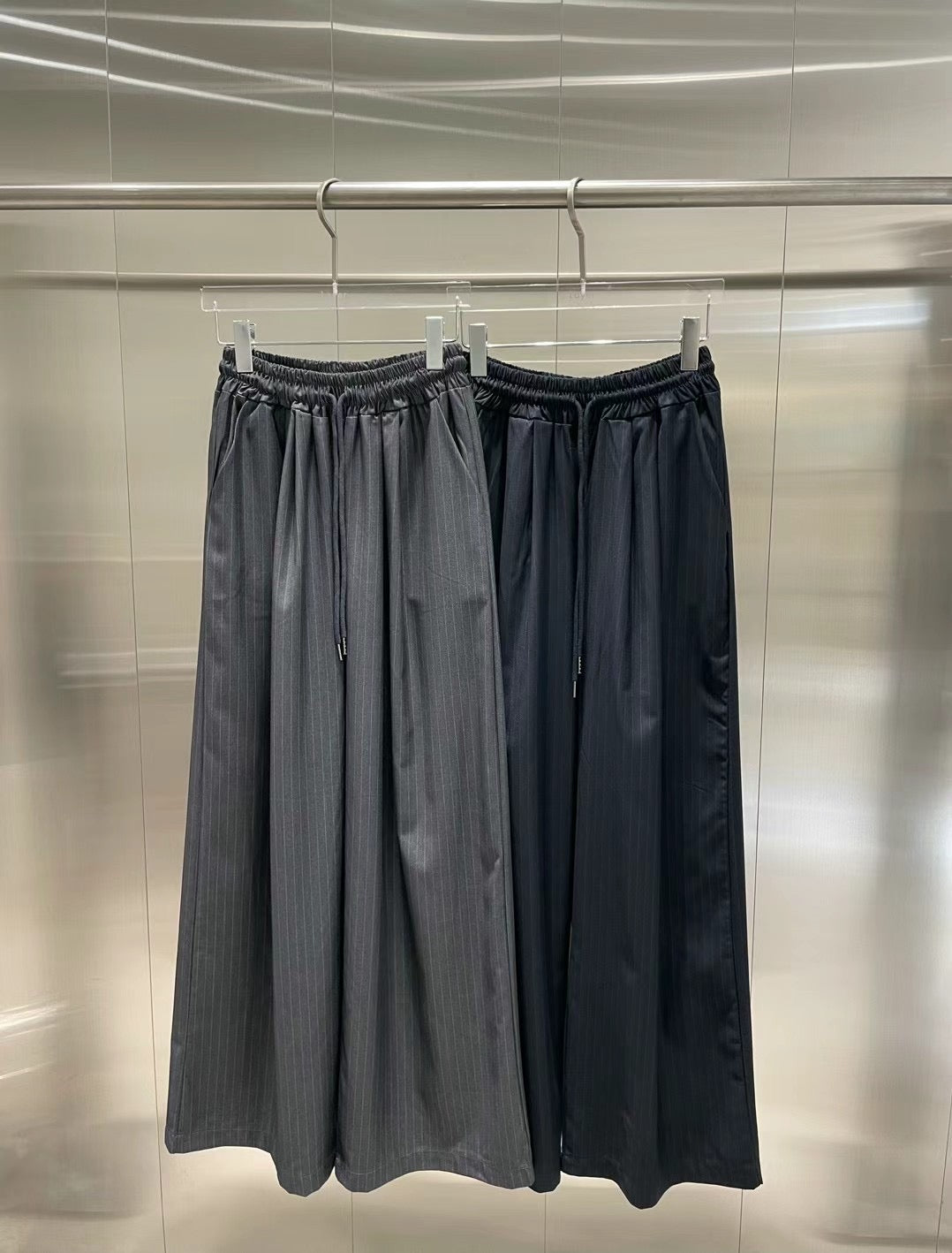 PINSTRIPED DRAWSTRINGS SLACK PANTS