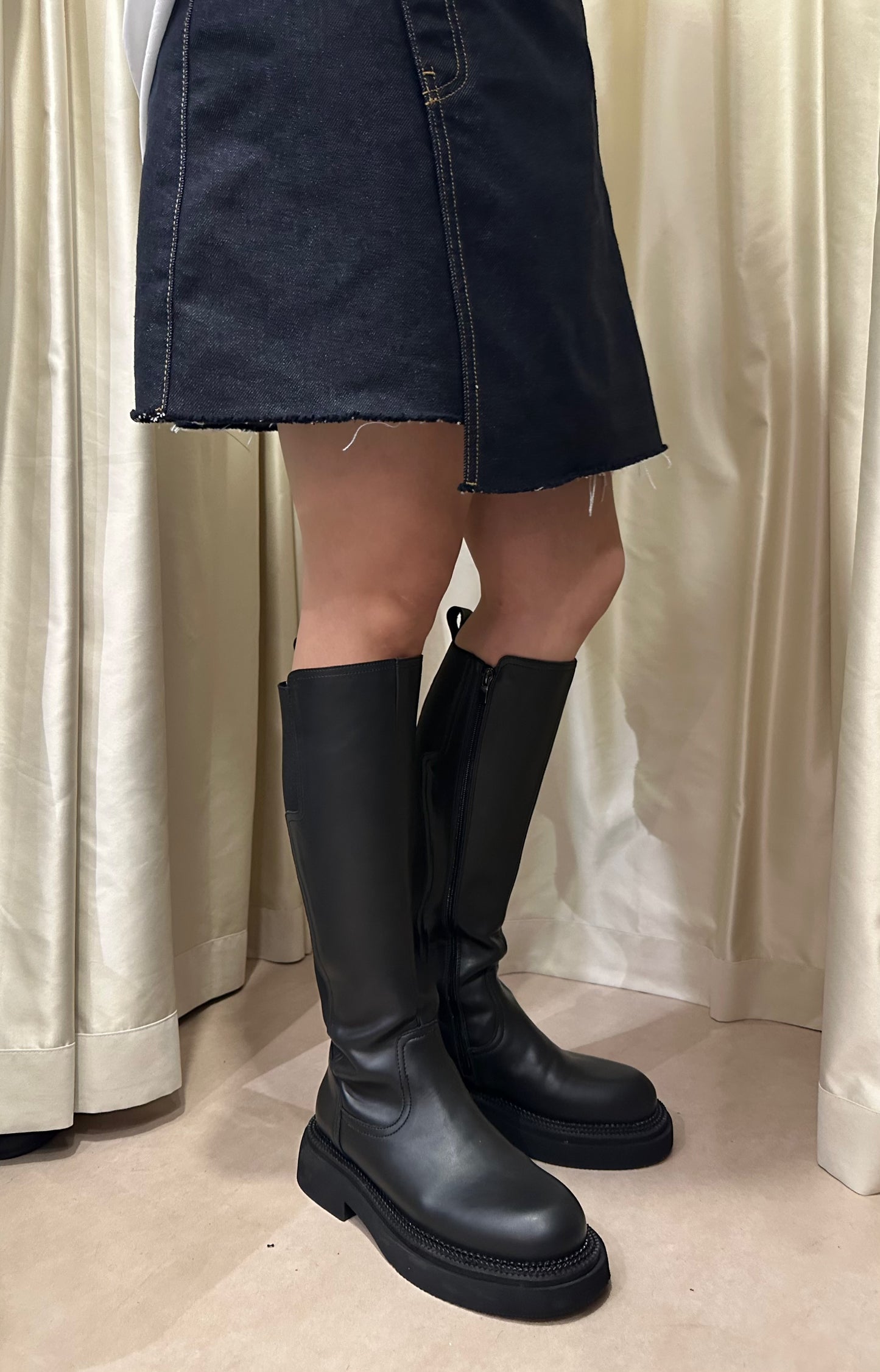 ROUND-TOE STRETCHY LEATHER LONG BOOTS
