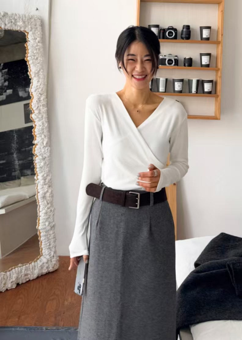 SLIM V NECK TOP
