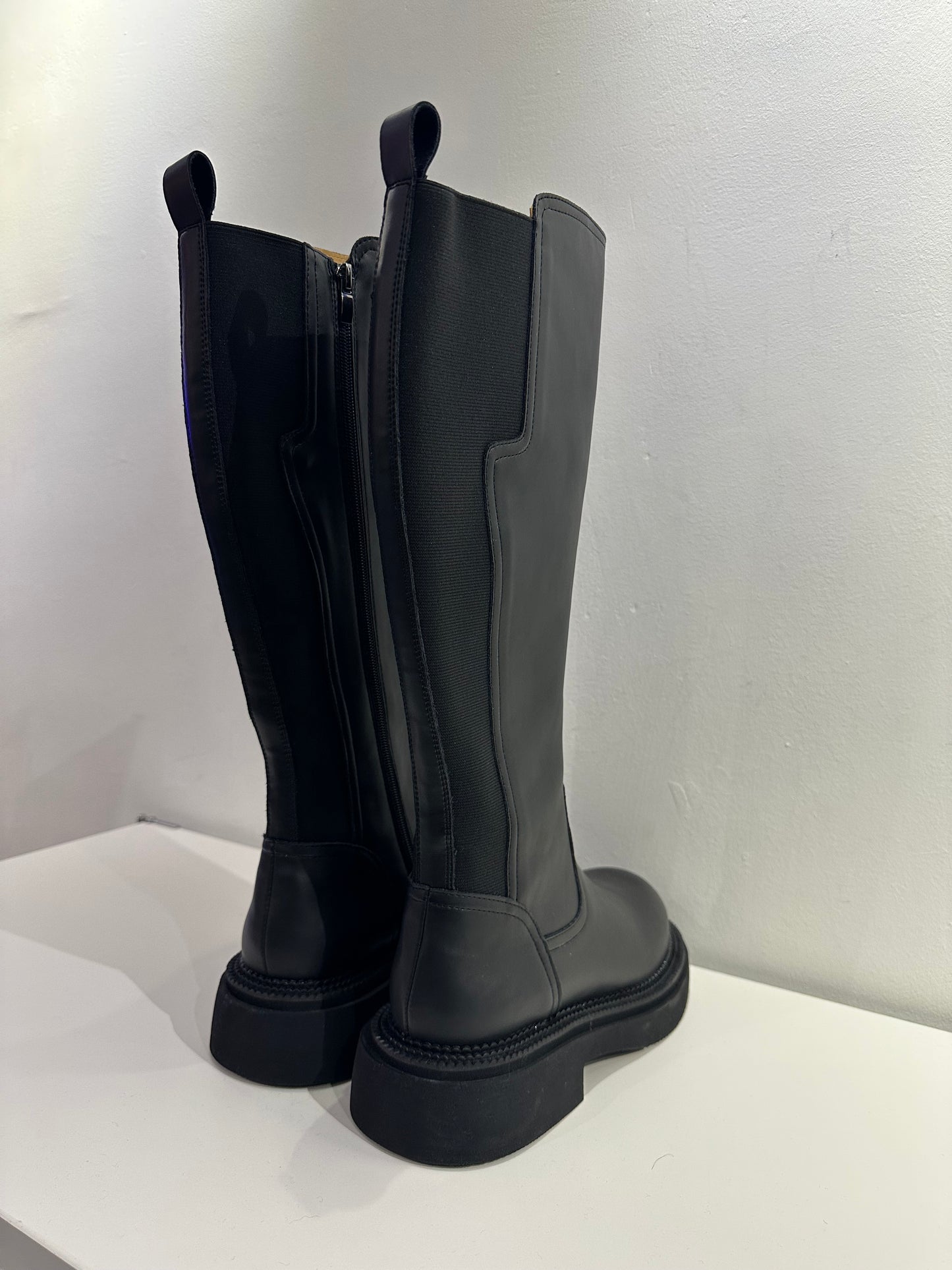 ROUND-TOE STRETCHY LEATHER LONG BOOTS