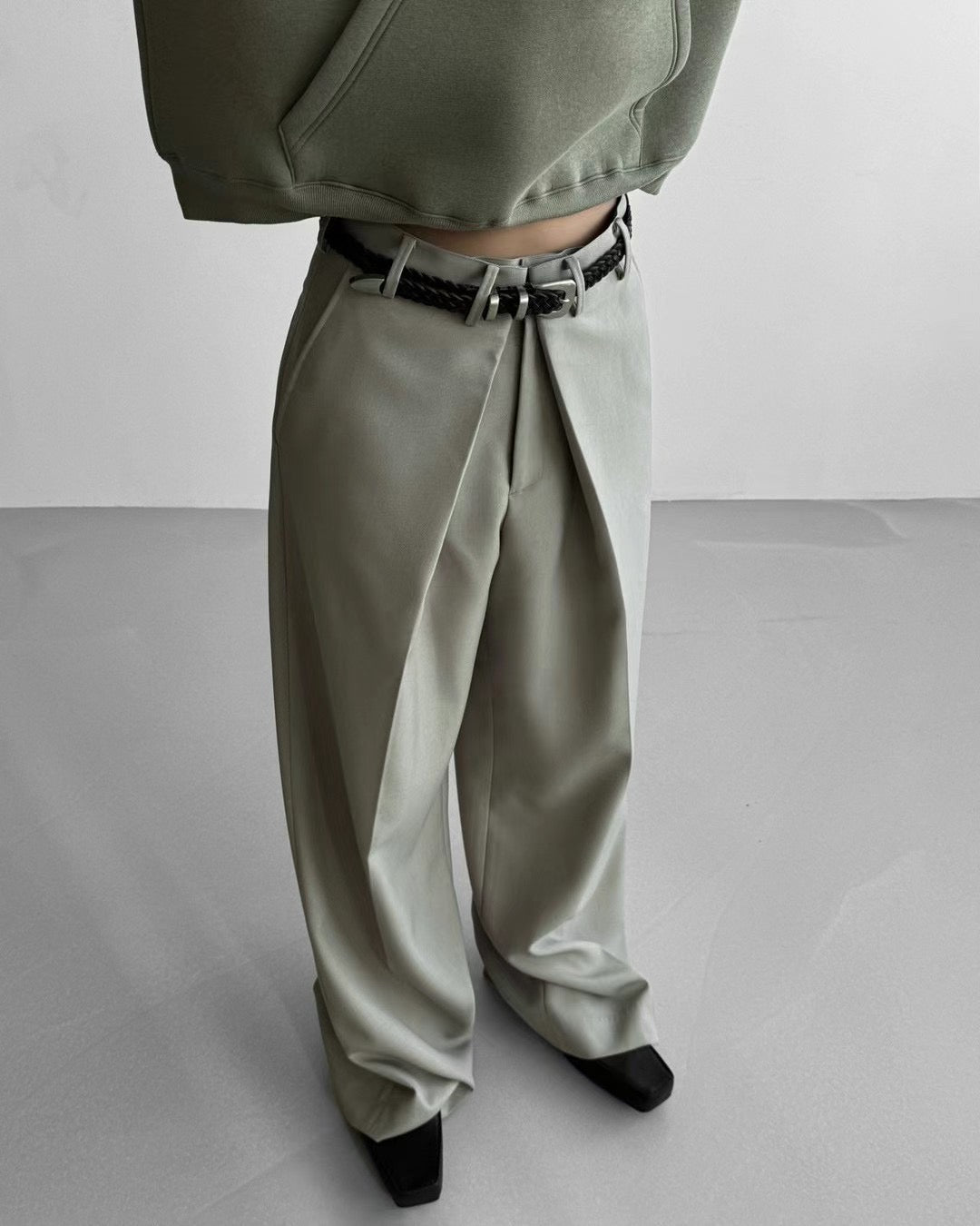 V PLEATED TROUSERS