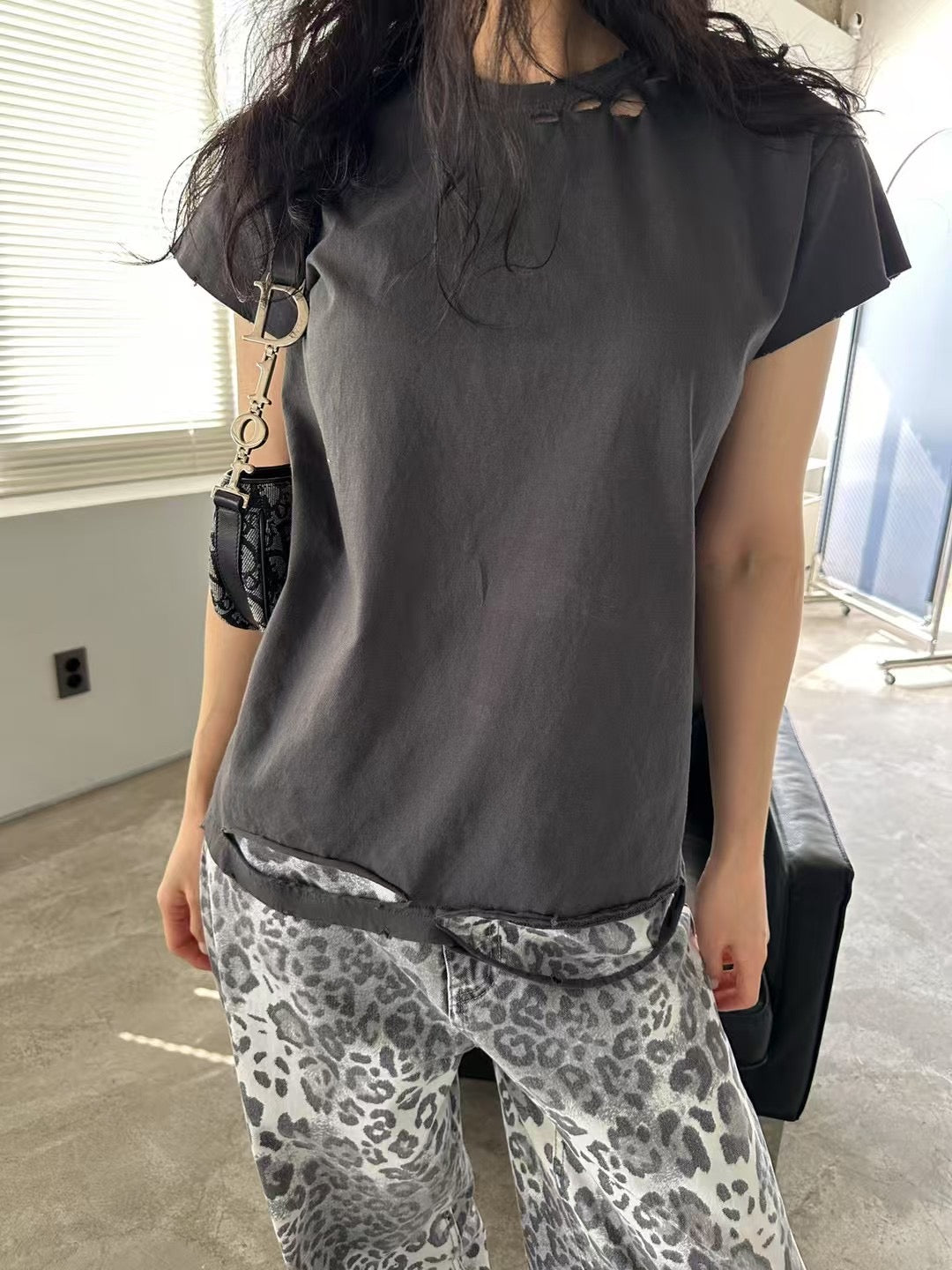 DISTRESSED EDGY ESSENCE TEE