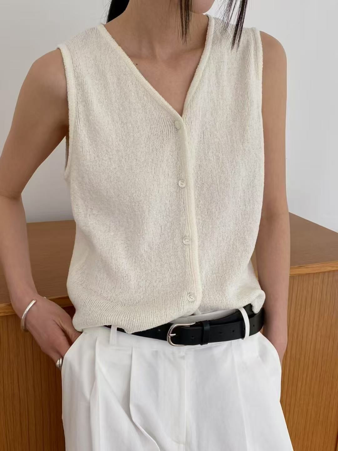 V NECK KNIT TOP