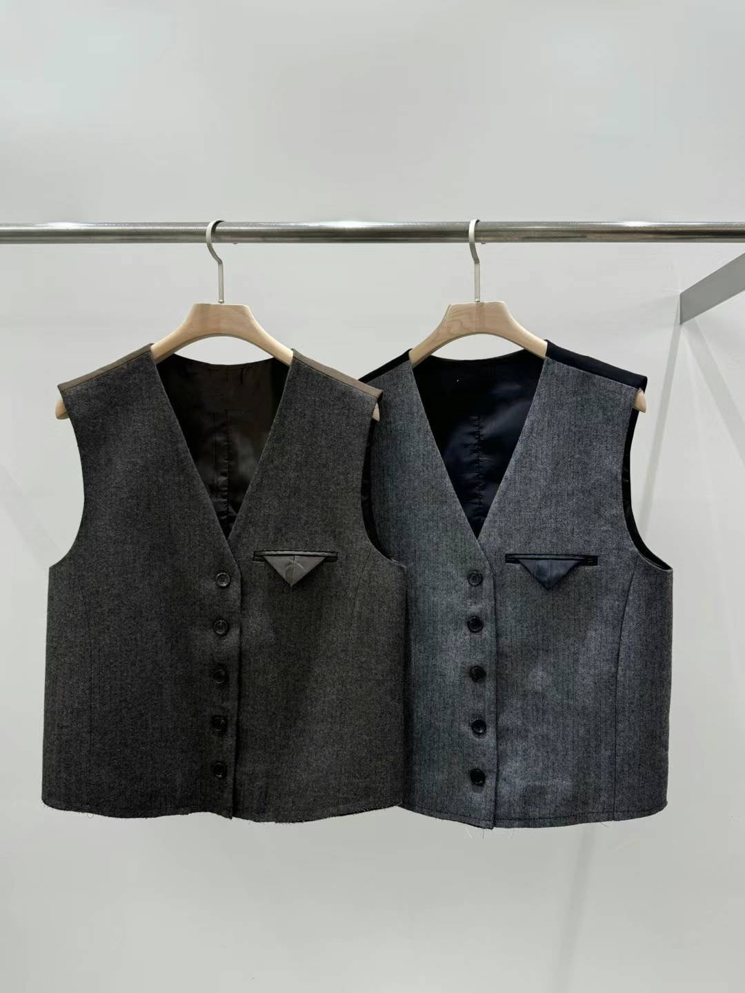 SMALL TRIANGLE BLAZER VEST