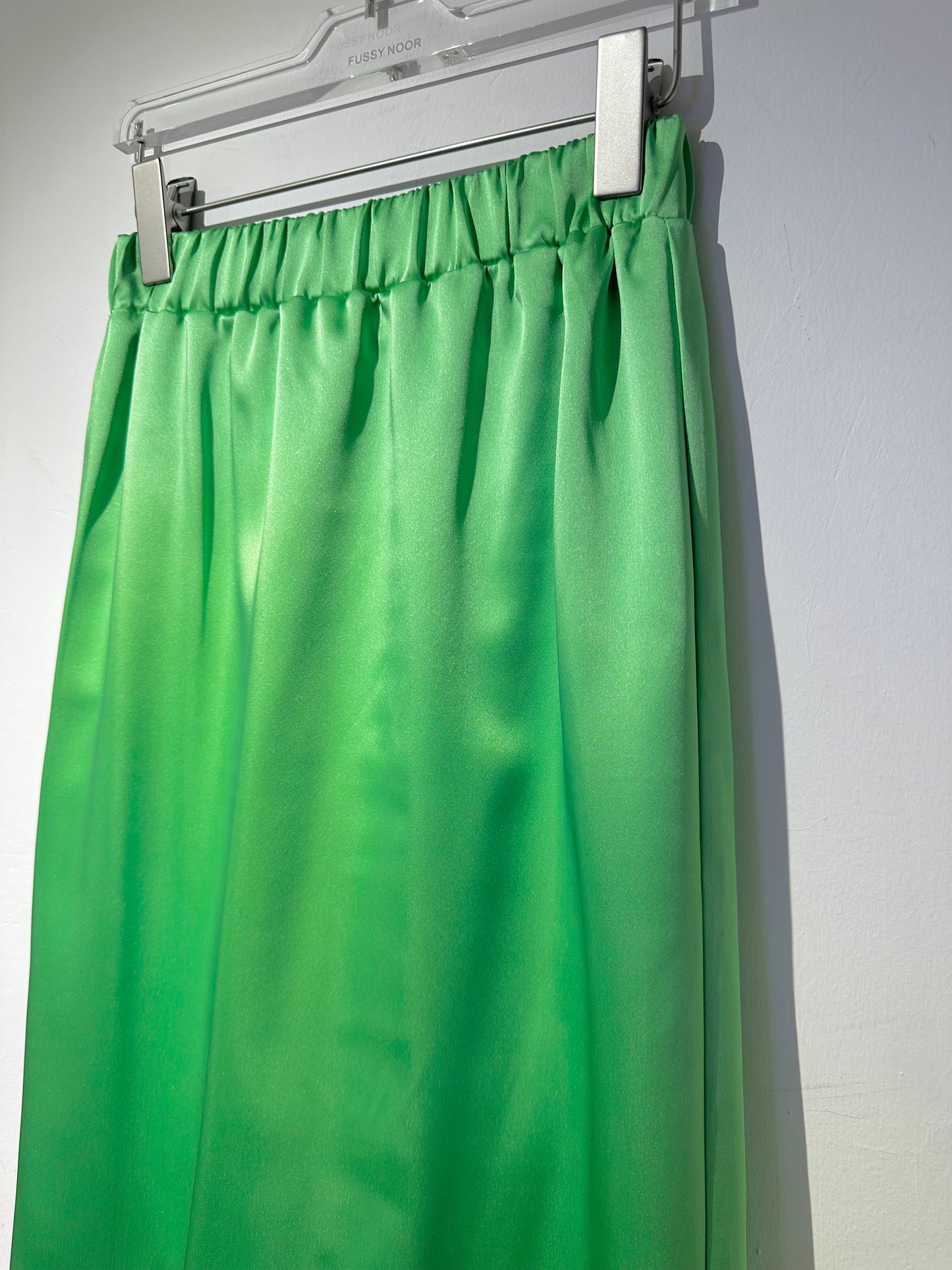 • FUSSY MADE • APPLE GREEN SLEEK PENCIL SKIRT