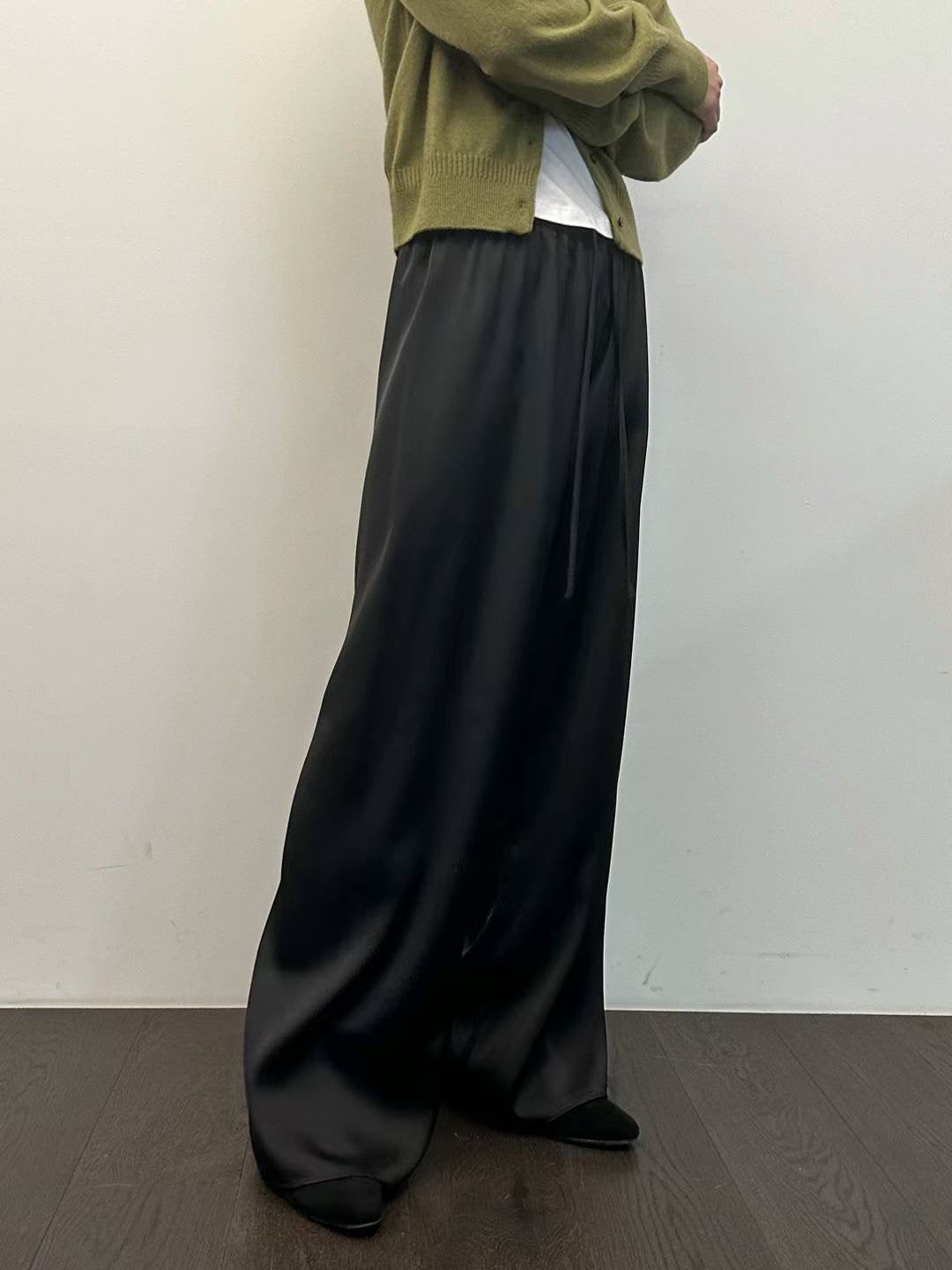 GLOWY SATIN PANTS