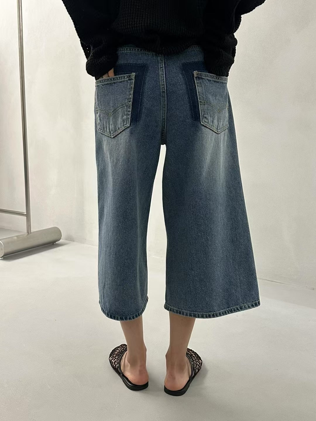 DENIM CROPPED JEANS