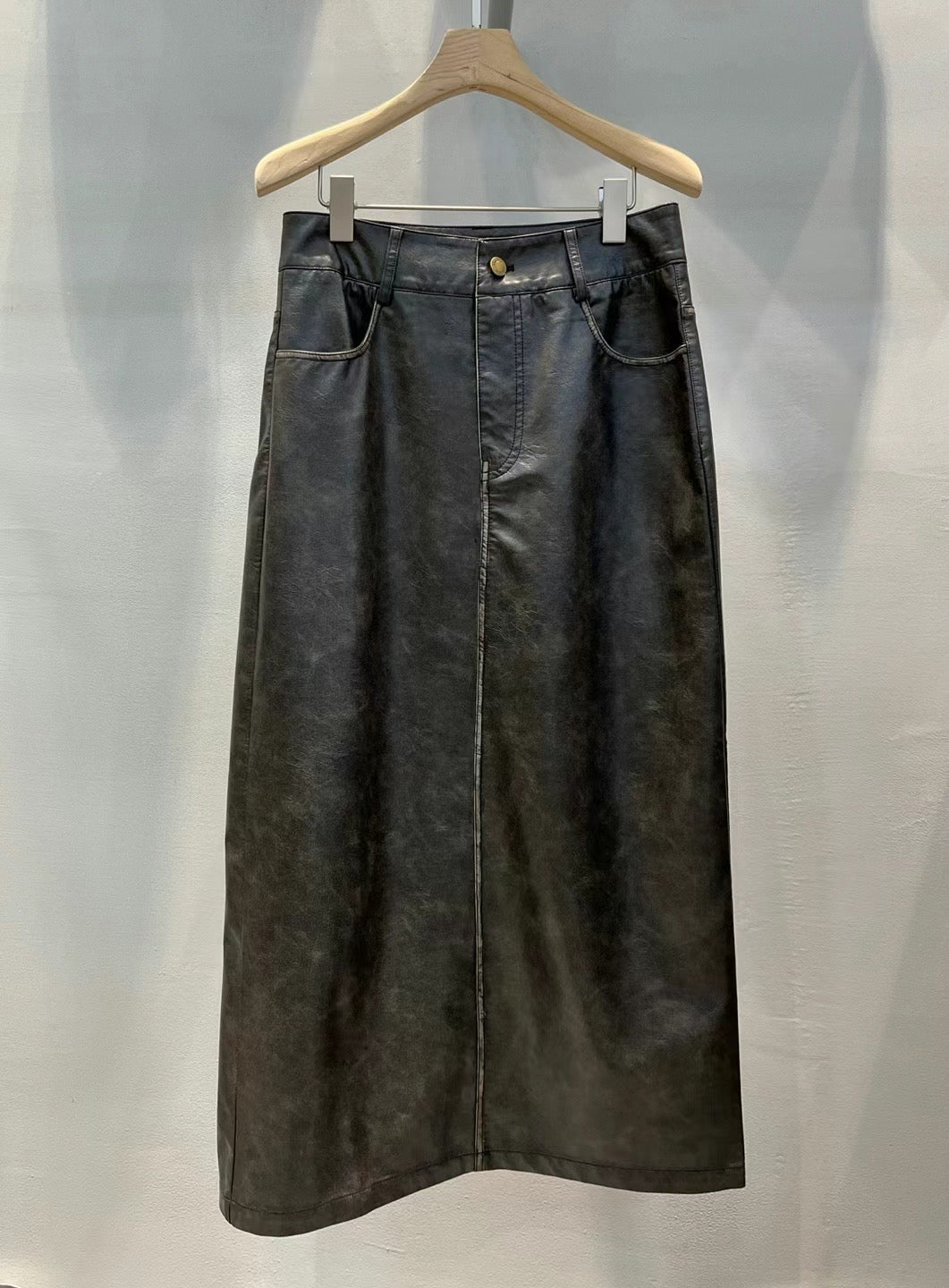 DISTRESS FAUX LEATHER SKIRT