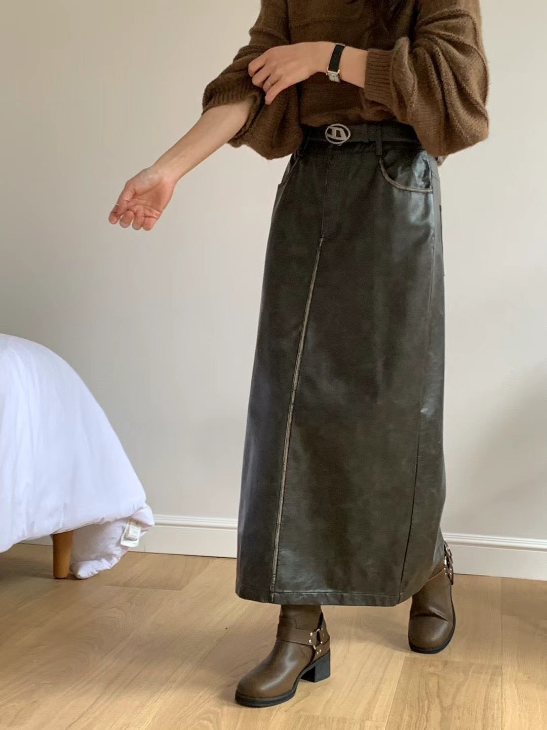 DISTRESS FAUX LEATHER SKIRT
