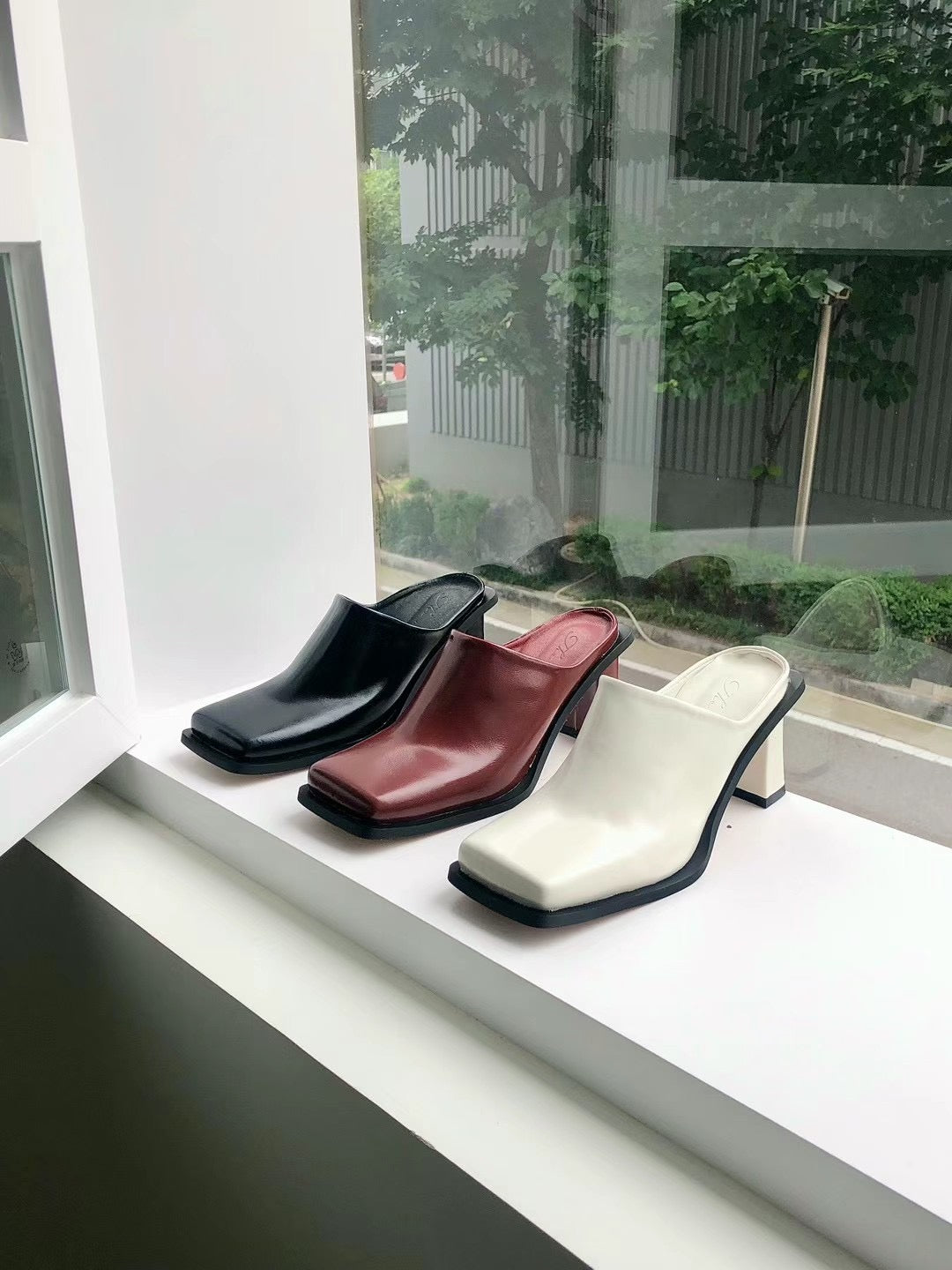 SQUARE TOED MULES