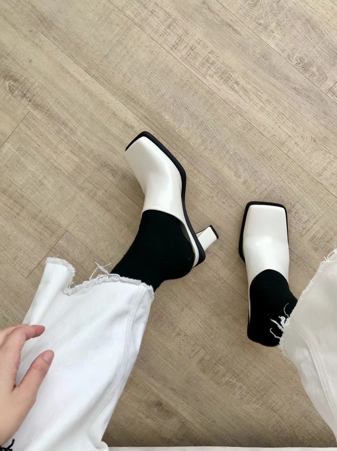 SQUARE TOED MULES