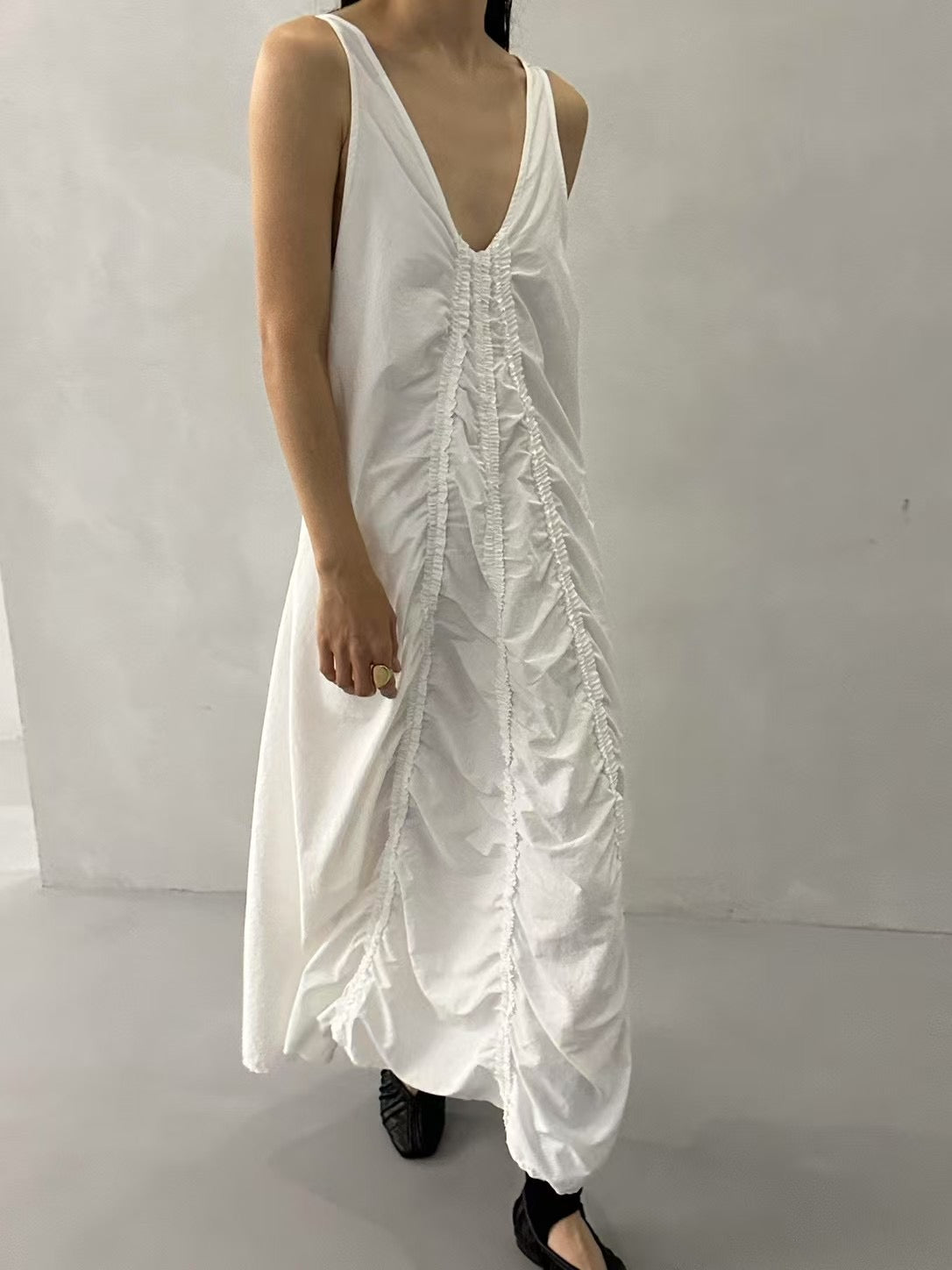 V NECK RUCHE MAXI DRESS