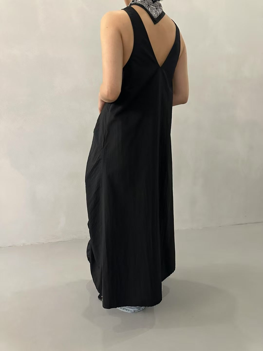V NECK RUCHE MAXI DRESS
