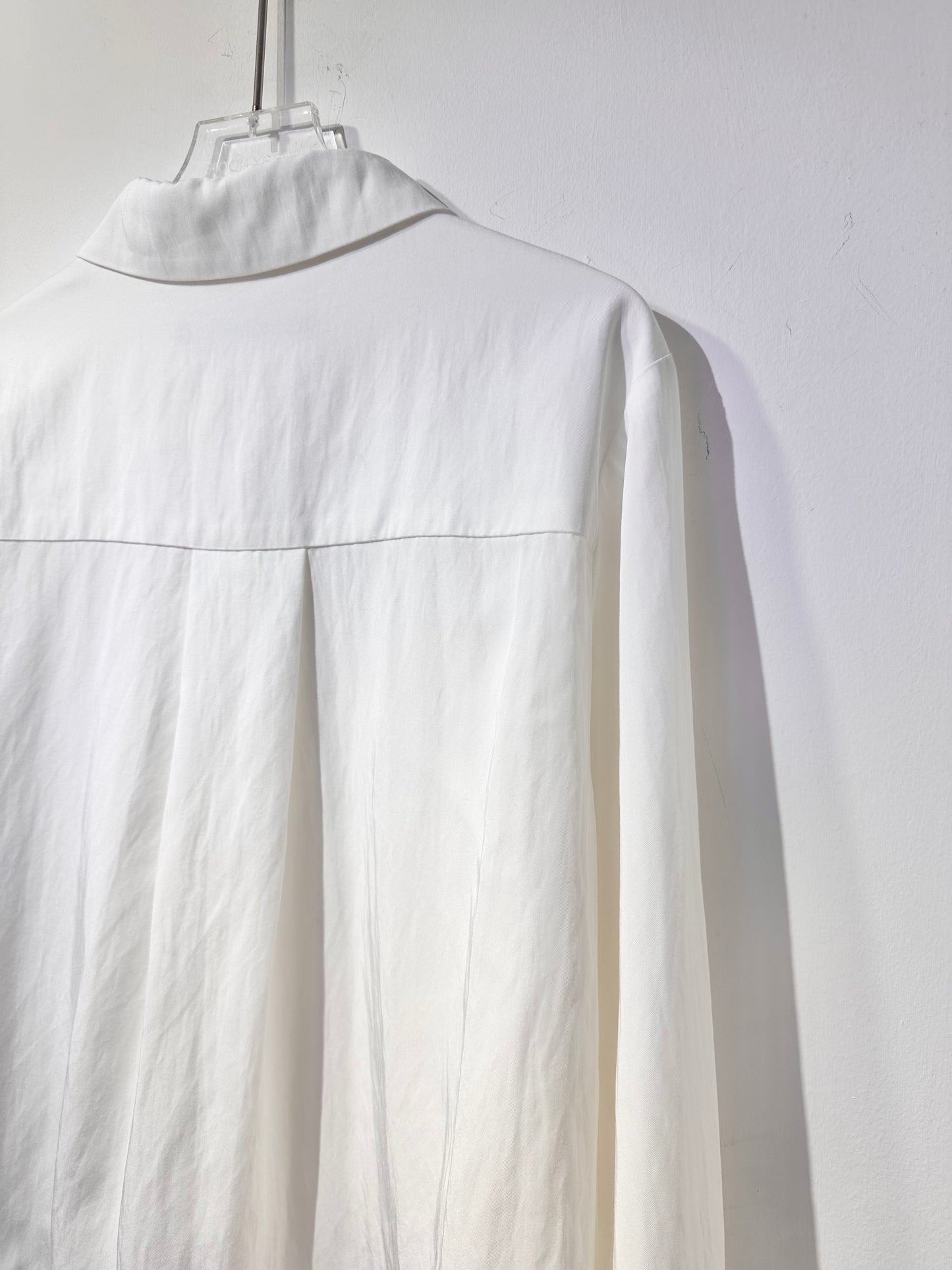 • FUSSY MADE • SOFT SILKY WHITE CROP SHIRT