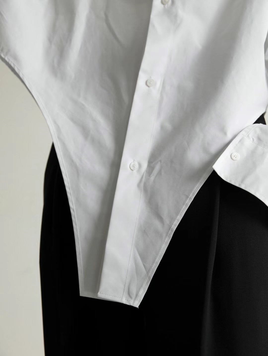 V SHAPE OVERSIZE SHIRT