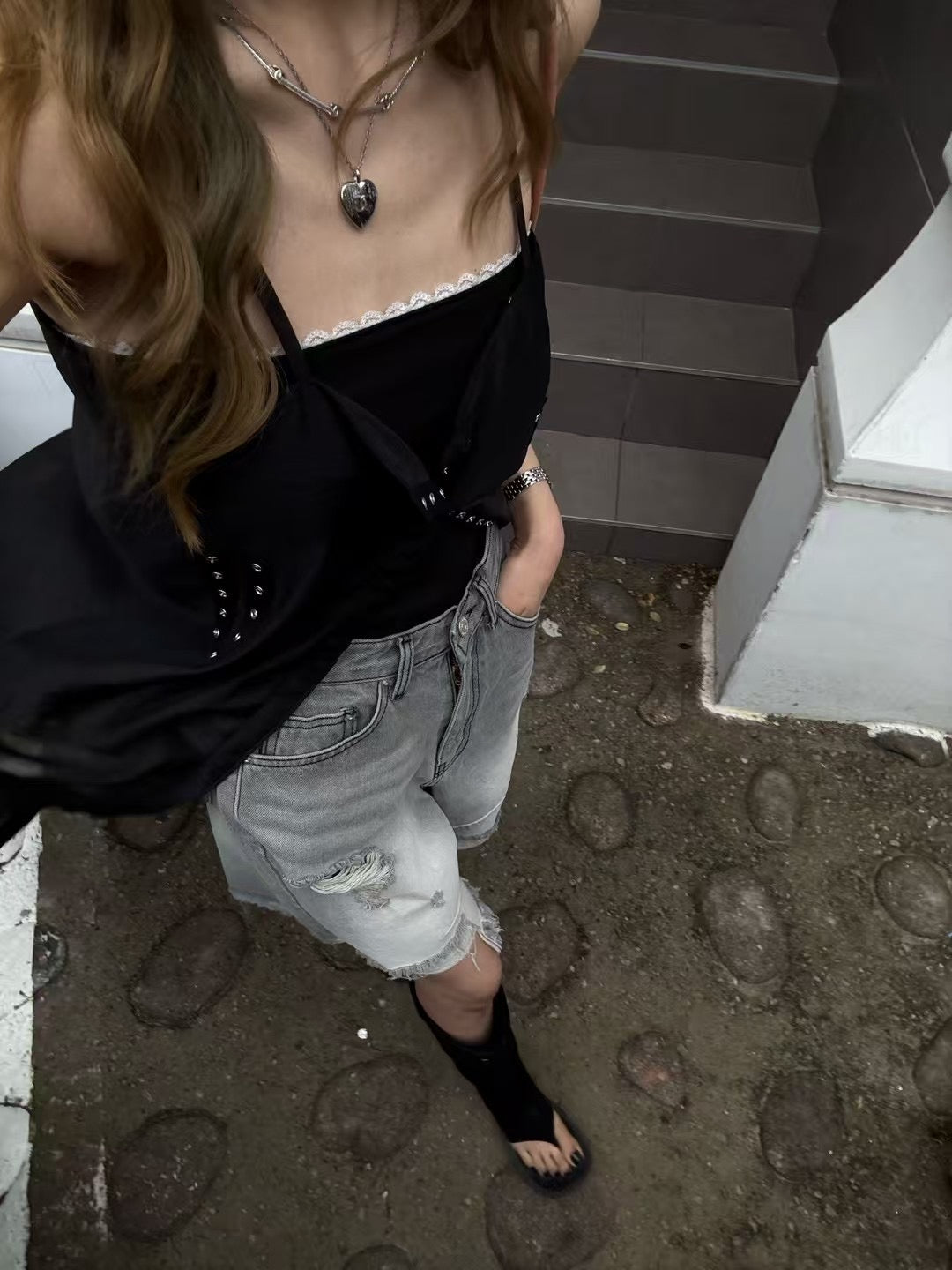 FRAYED HEMS WORN-IN DENIM SHORTS