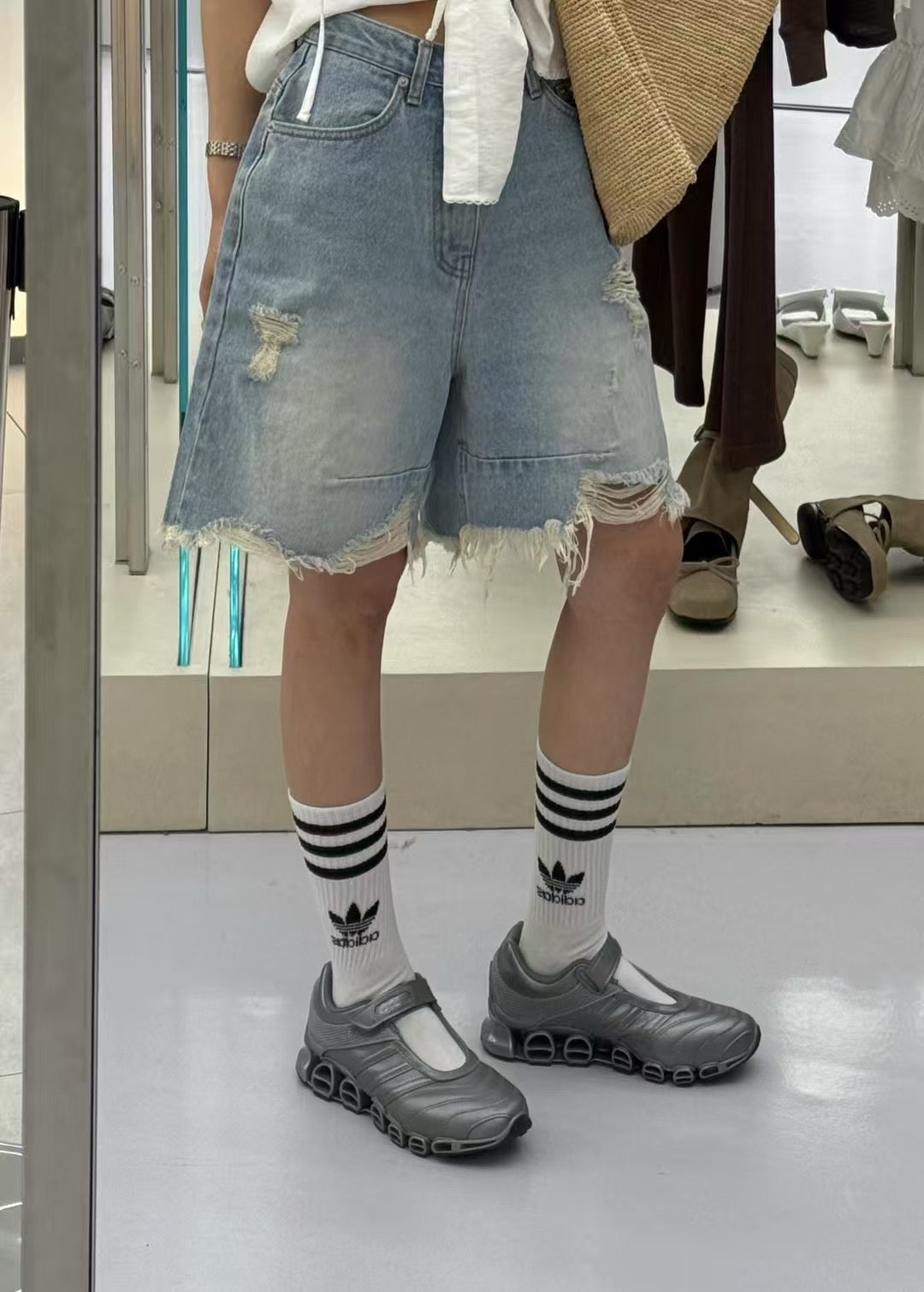 FRAYED HEMS WORN-IN DENIM SHORTS
