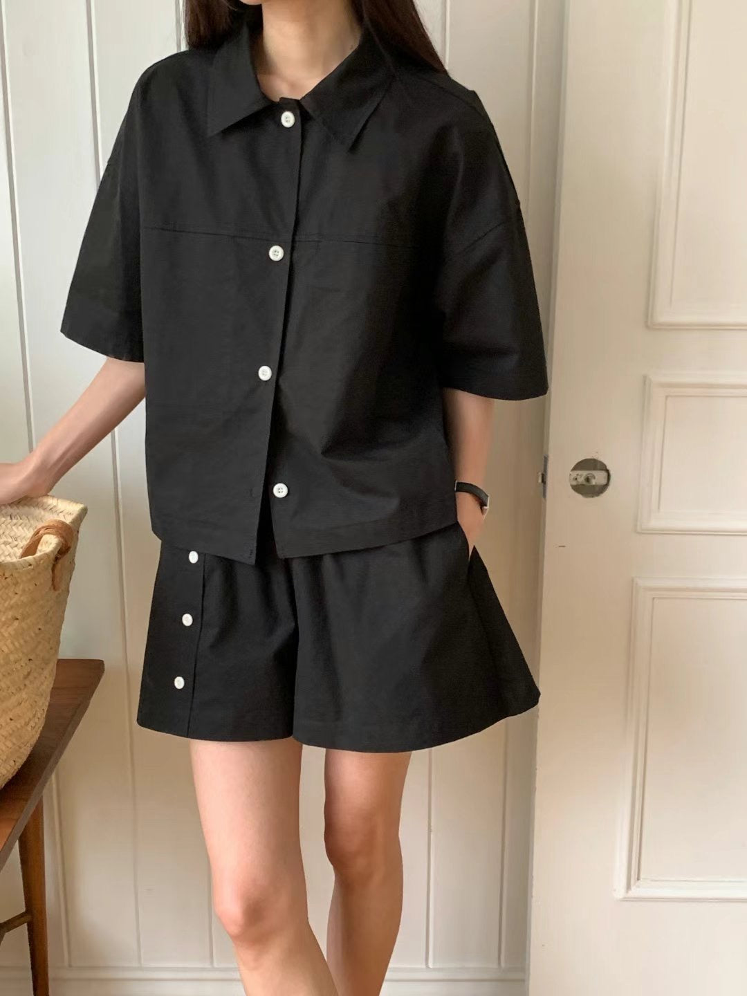 SIDE BUTTON SHORTS