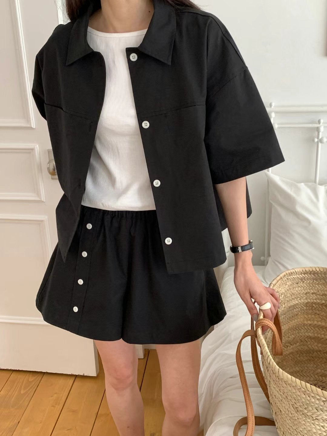 SIDE BUTTON SHORTS
