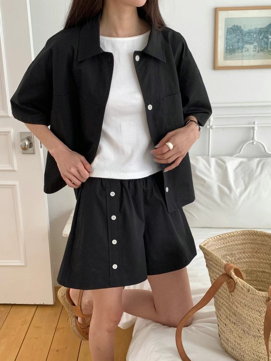 SIDE BUTTON SHORTS