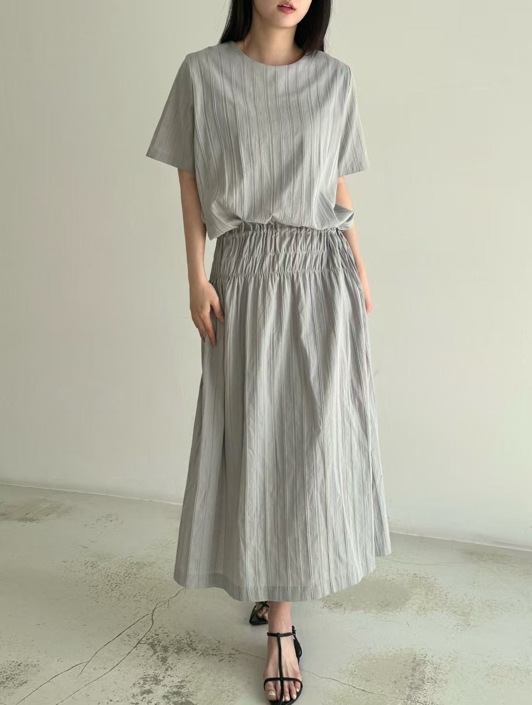 FLATTERING SILHOUETTE DRESS