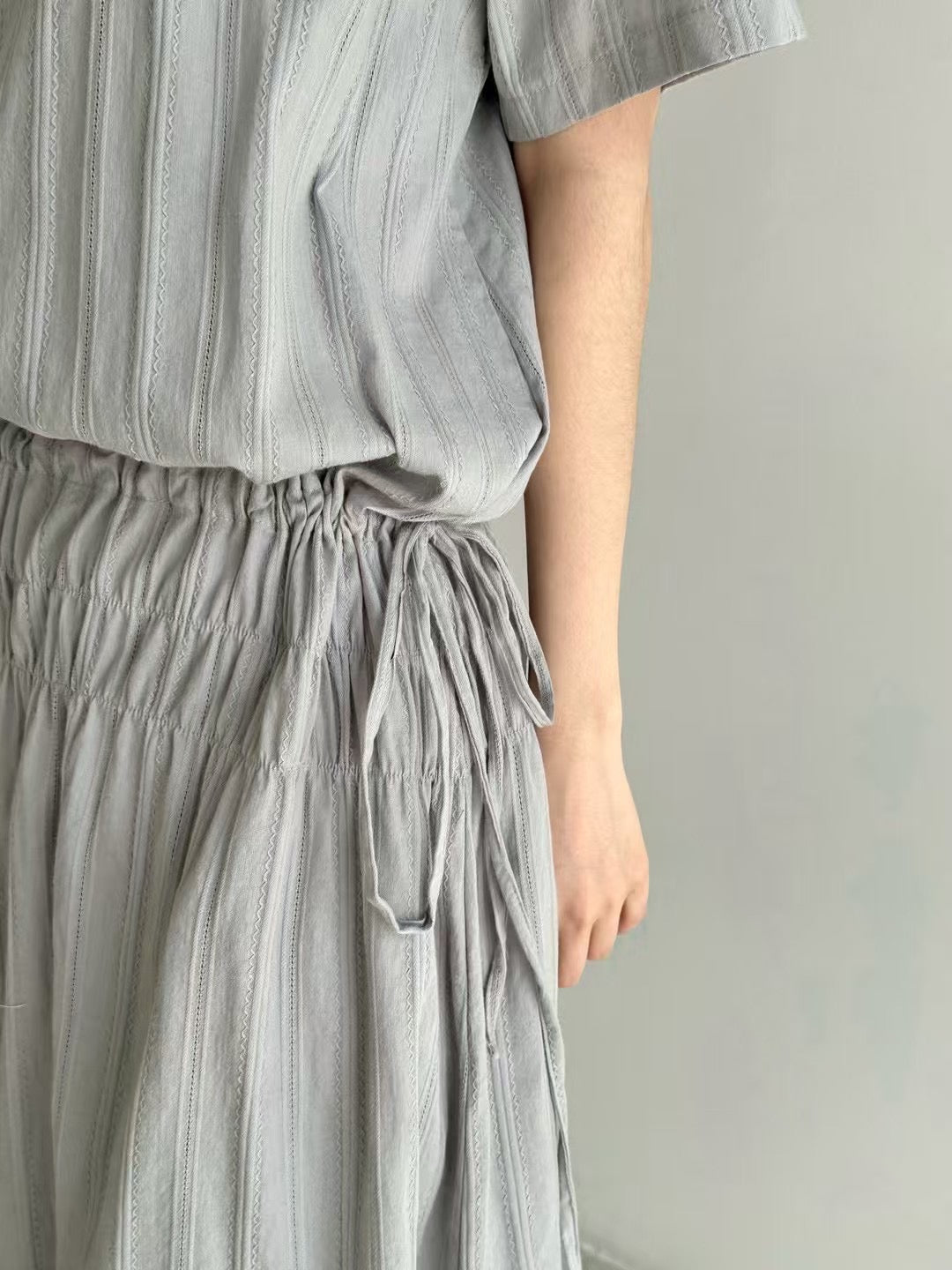 FLATTERING SILHOUETTE DRESS