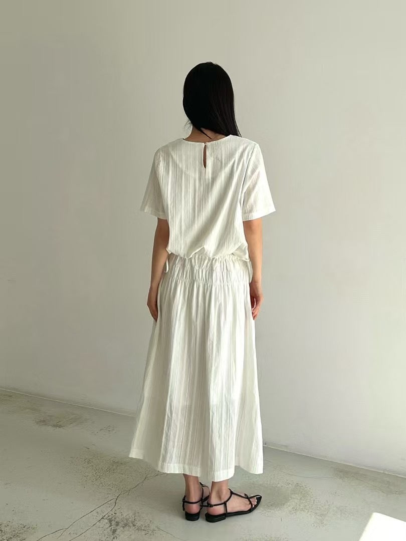 FLATTERING SILHOUETTE DRESS