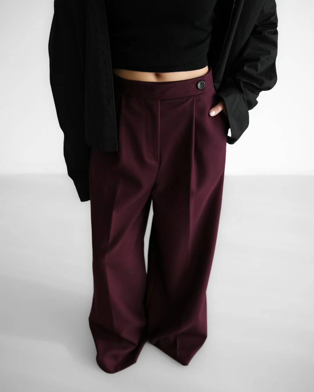 BUTTON STRAP PLEATS TROUSERS